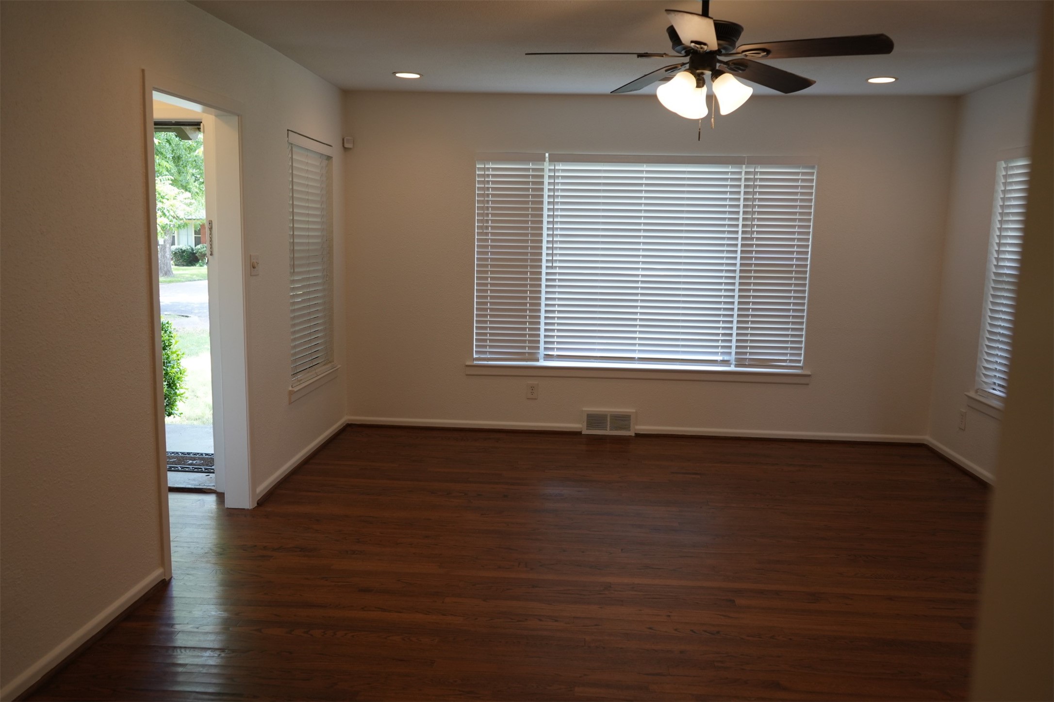 917 De Witt Circle