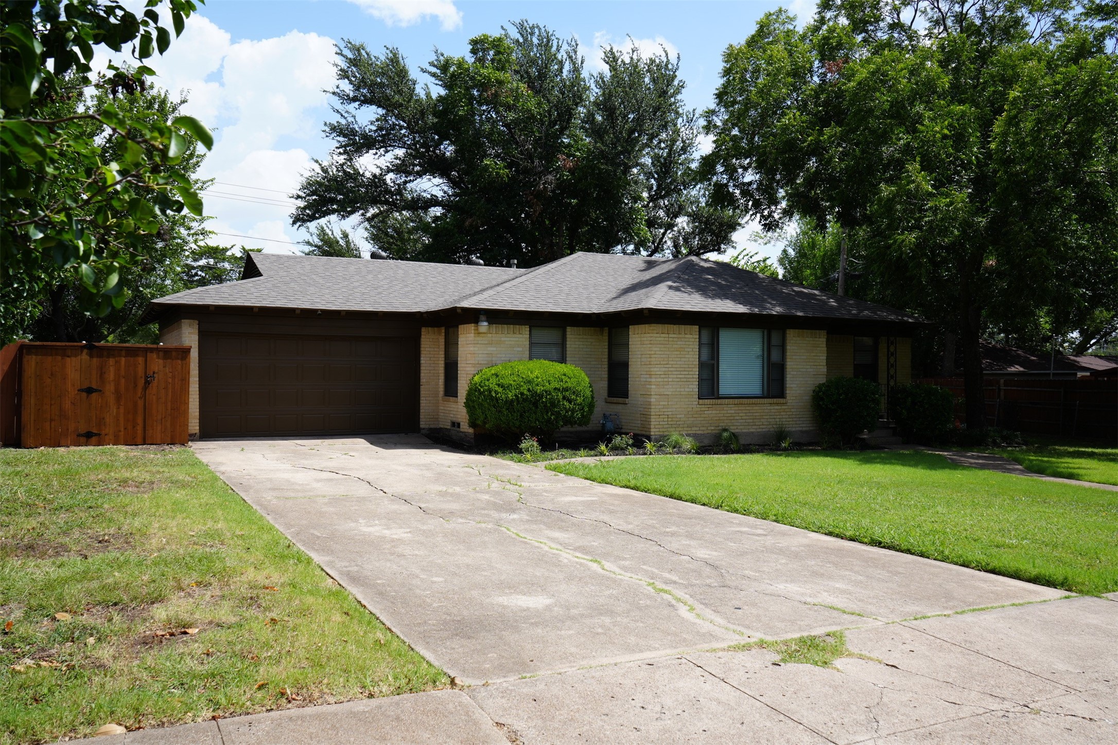 917 De Witt Circle