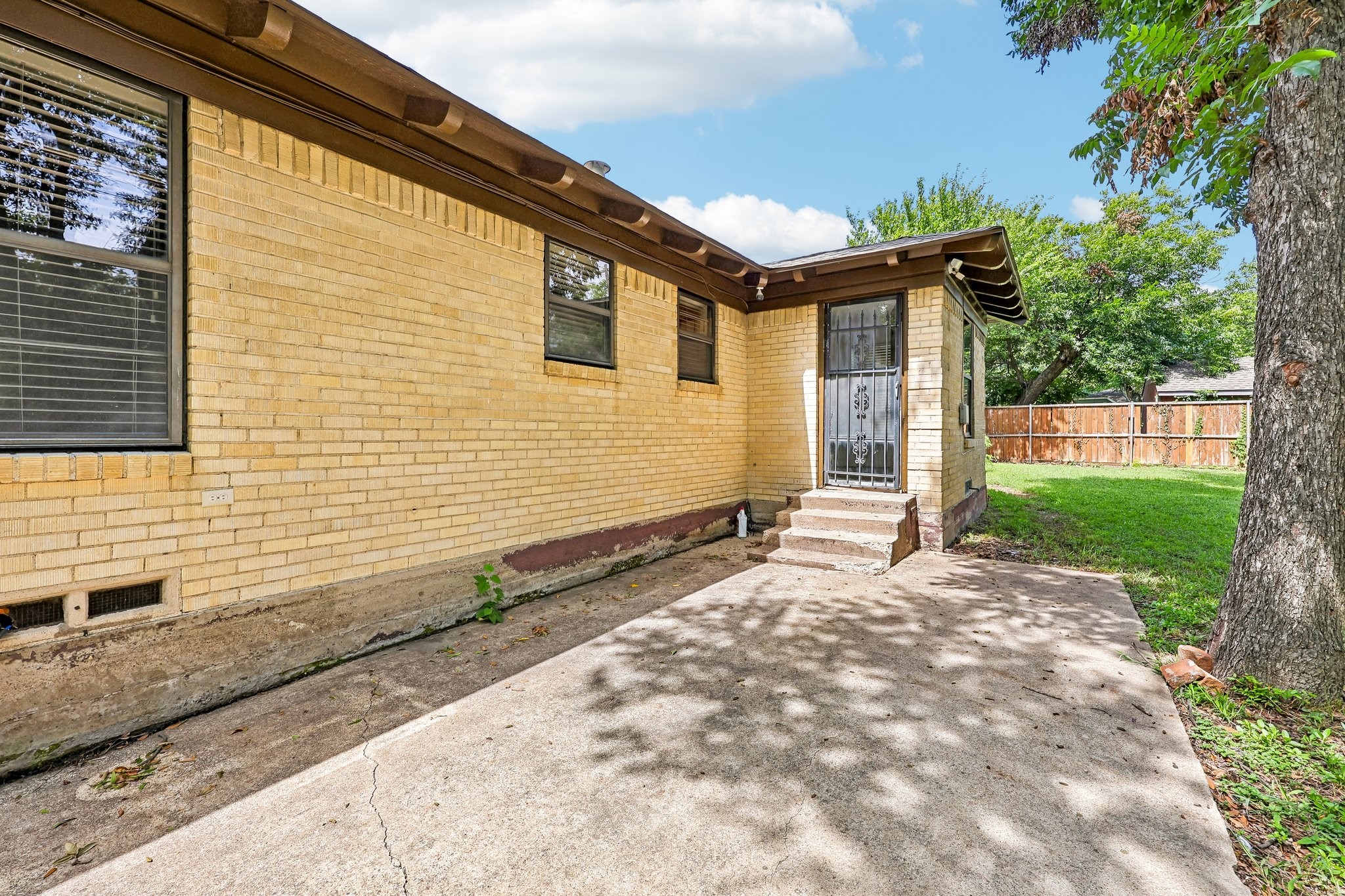 917 De Witt Circle