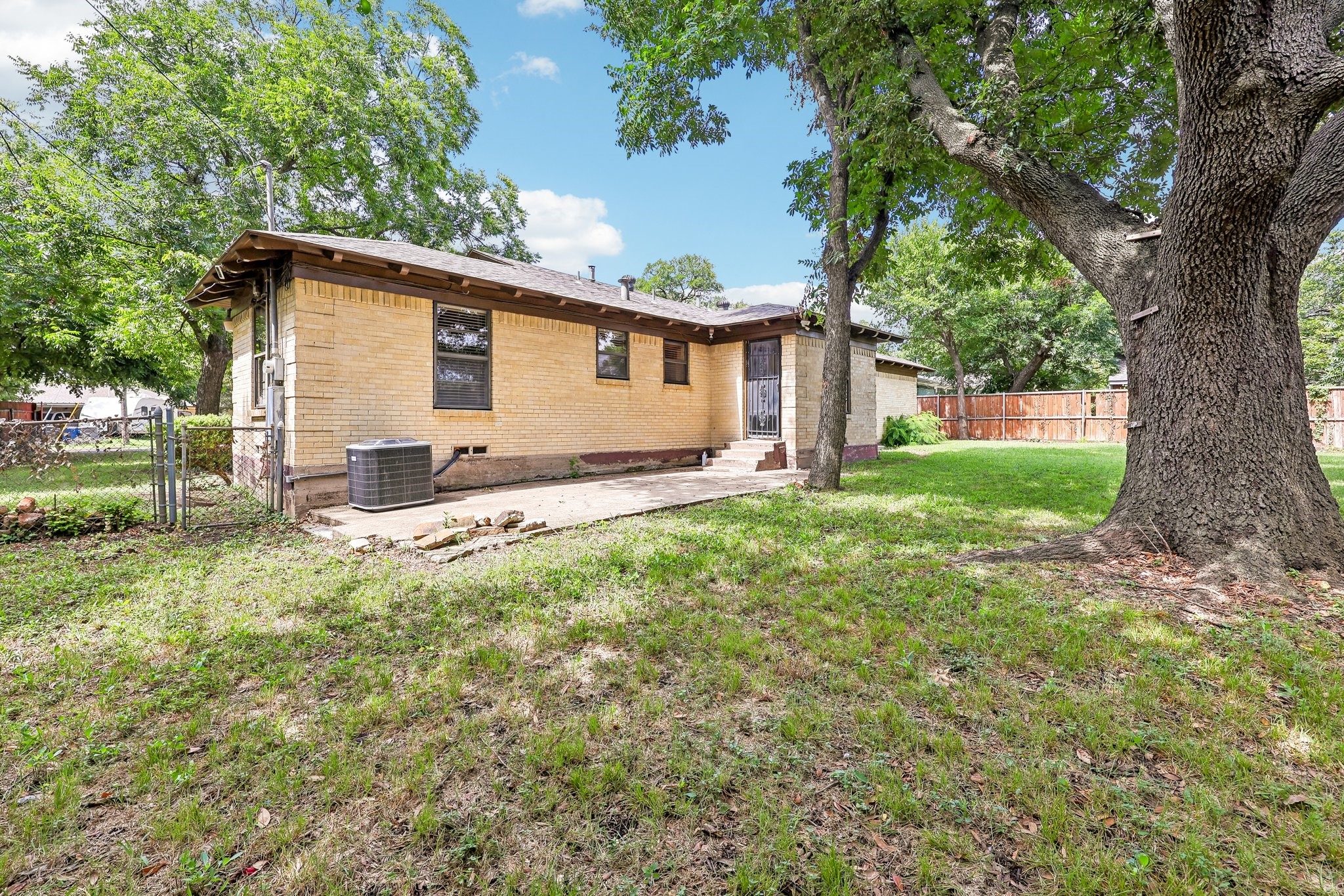 917 De Witt Circle