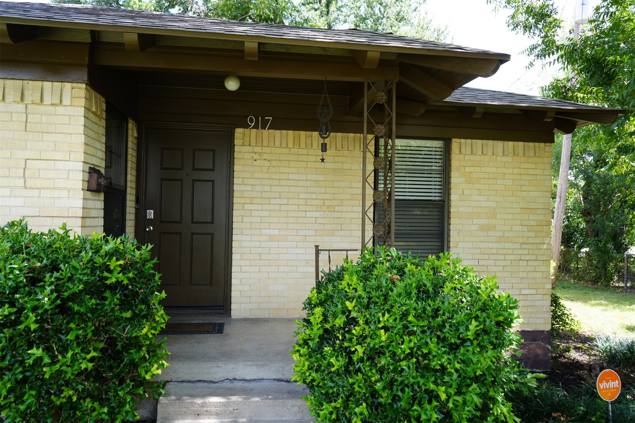 917 De Witt Circle