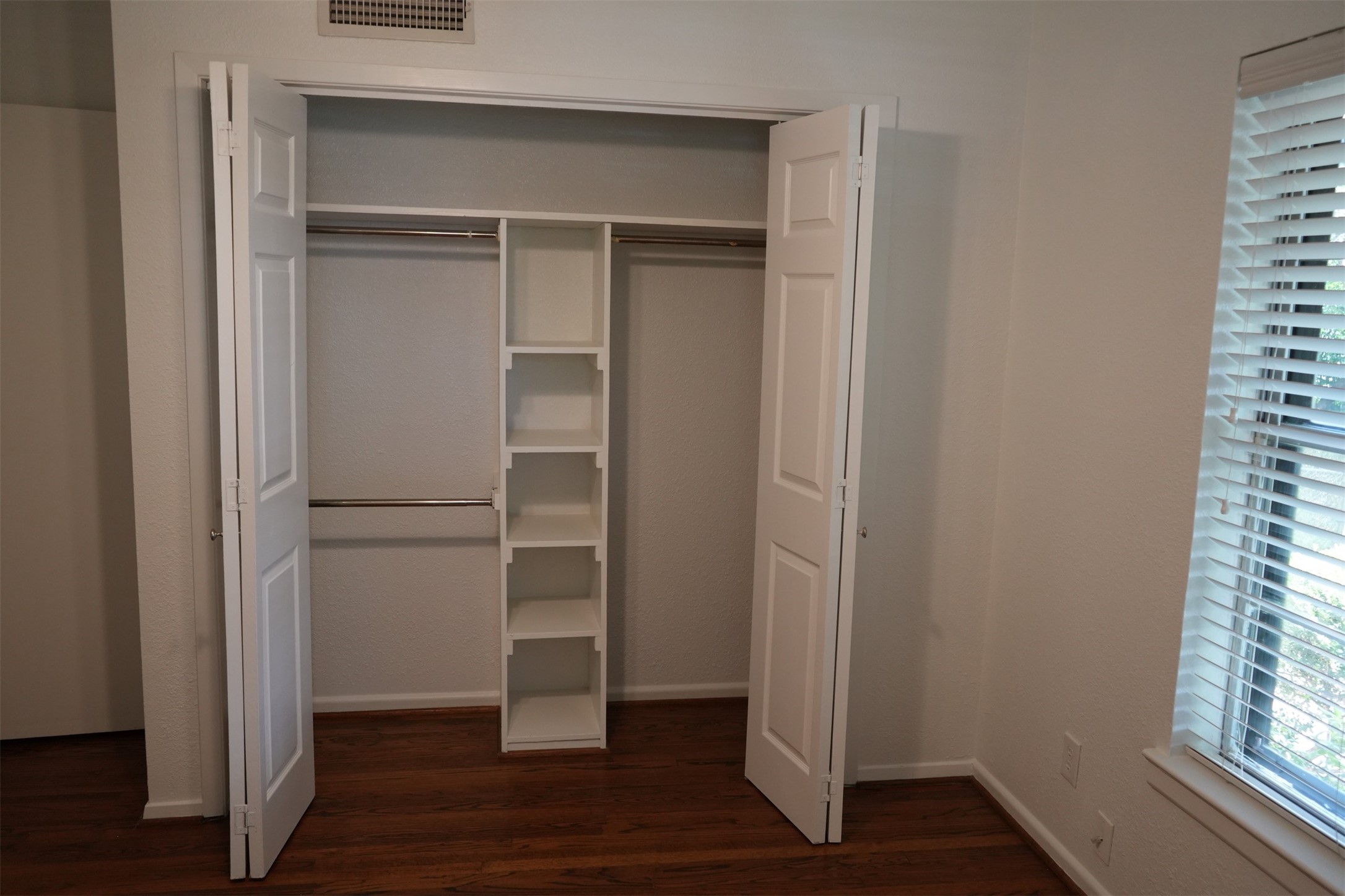 917 De Witt Circle
