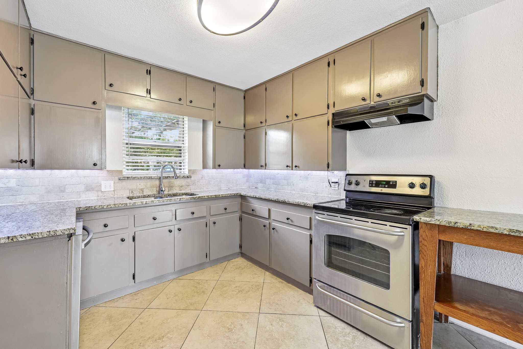 917 De Witt Circle