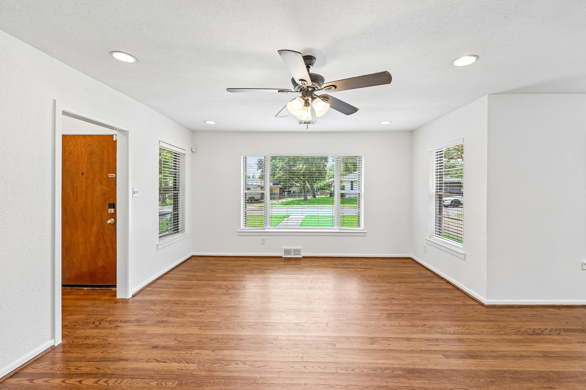917 De Witt Circle