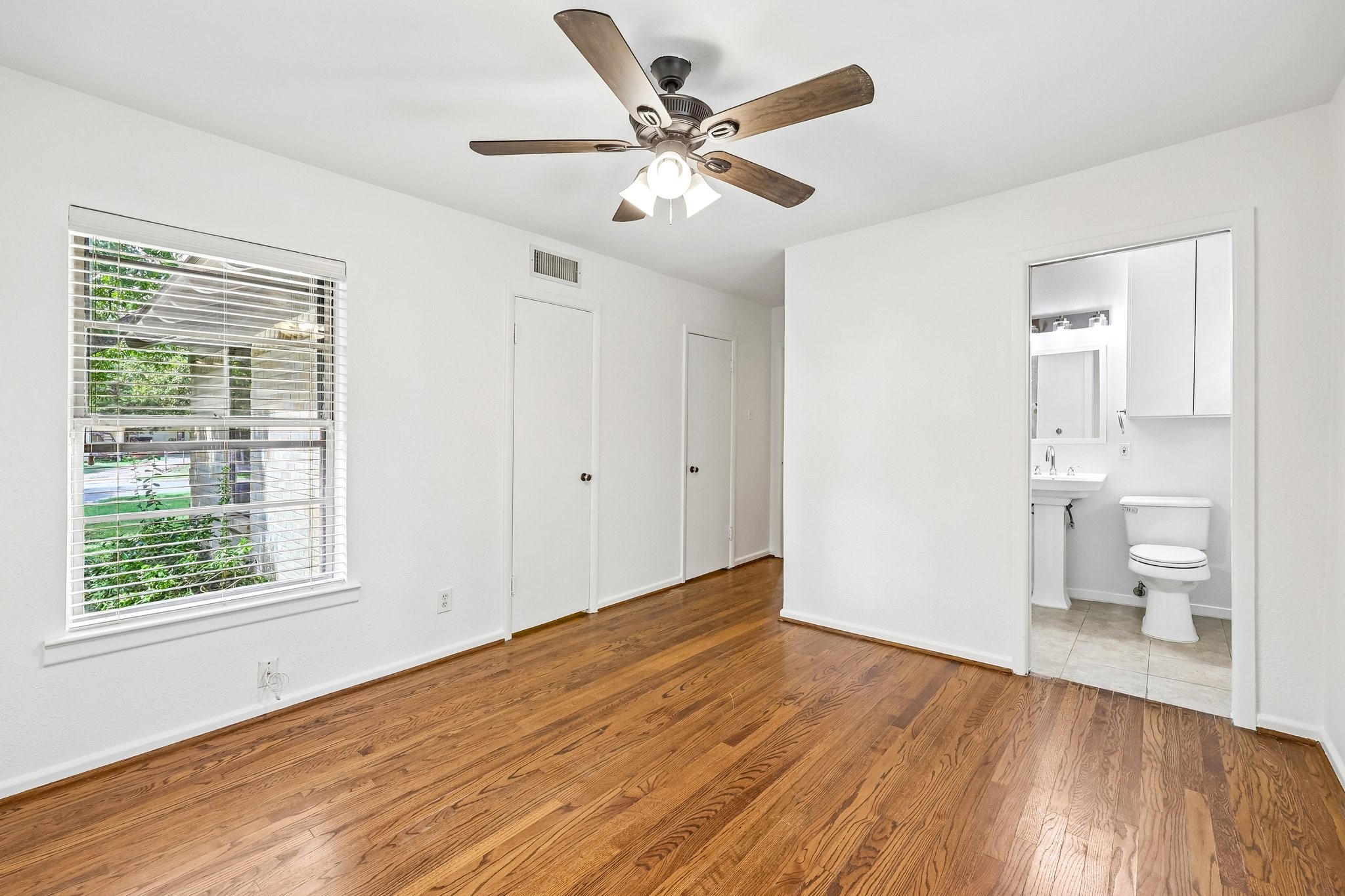 917 De Witt Circle