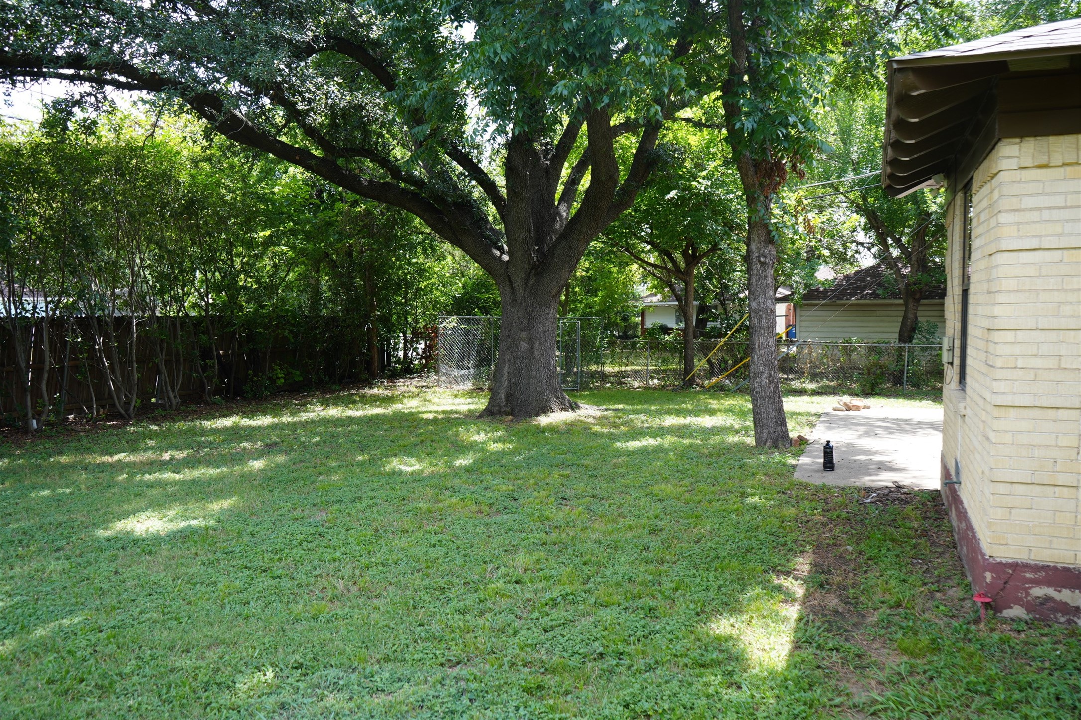 917 De Witt Circle