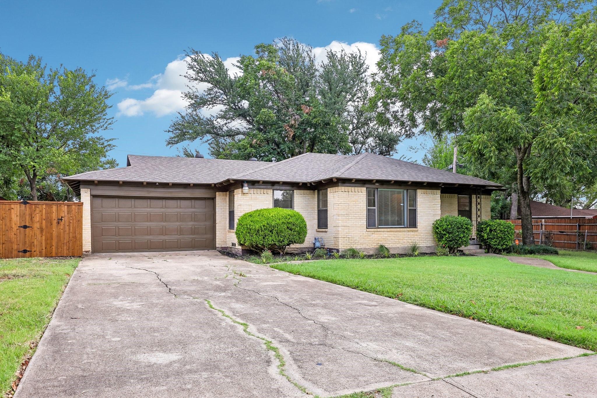 917 De Witt Circle