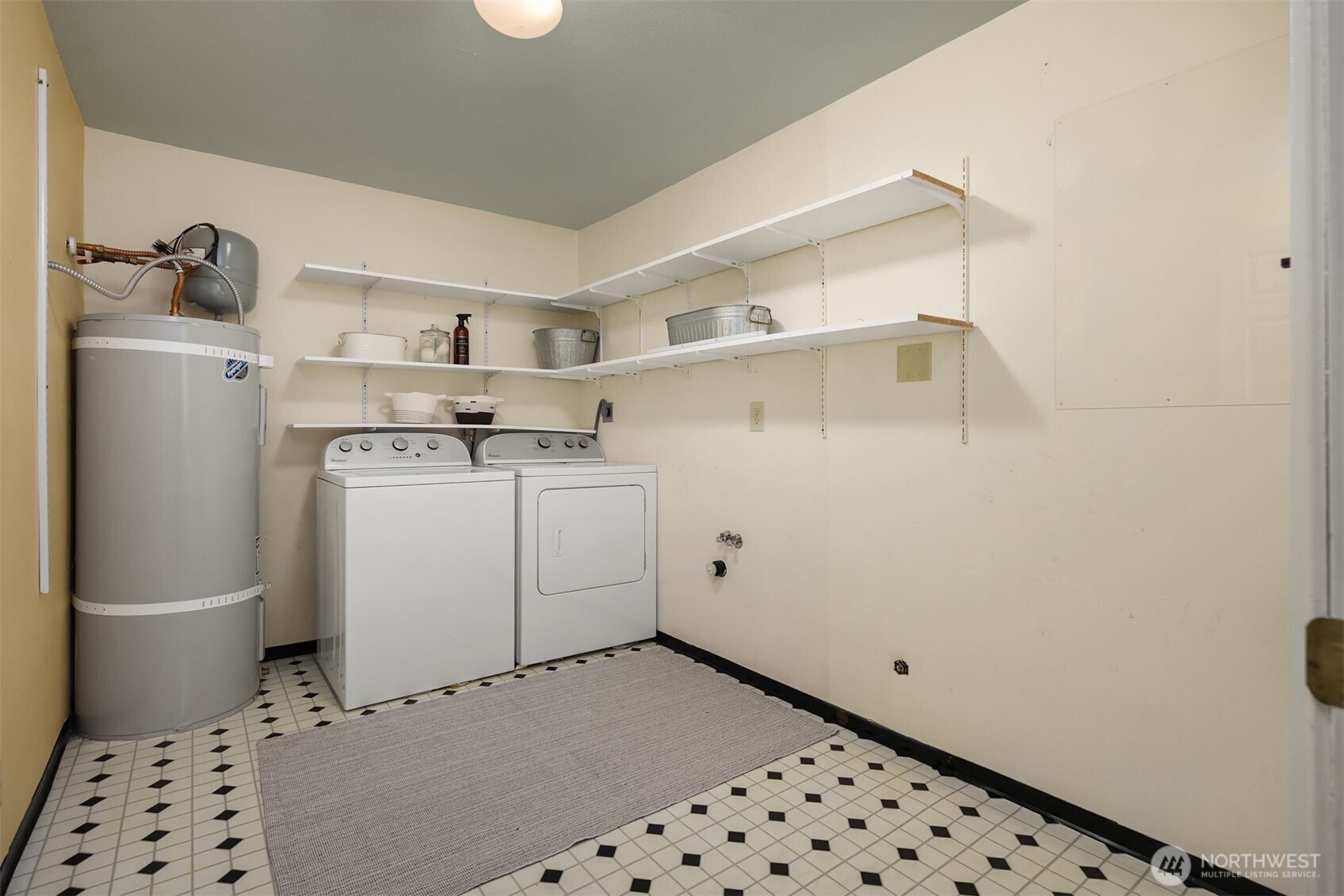 5724 NE Spruce Drive