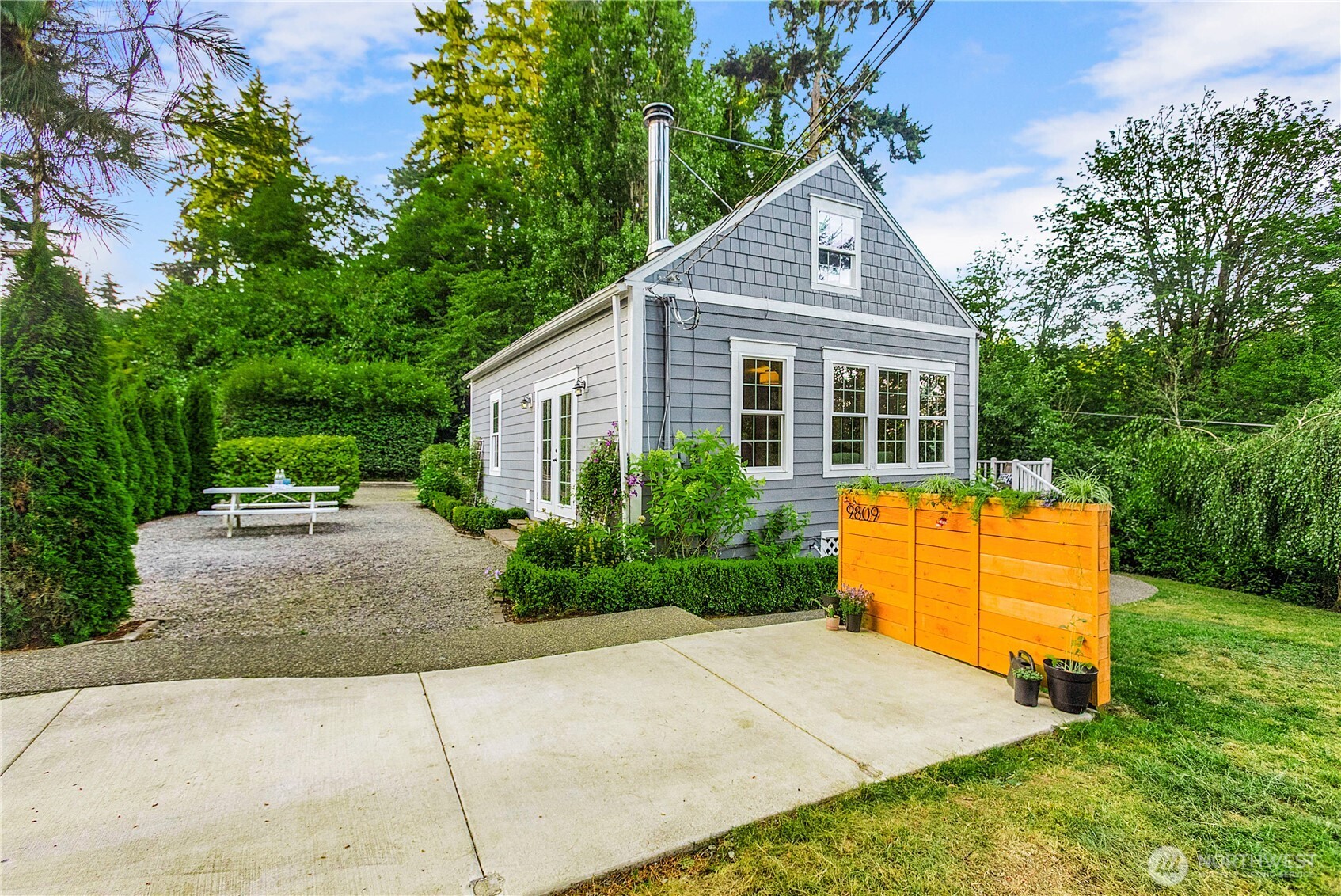 9809 Shepler Road NE