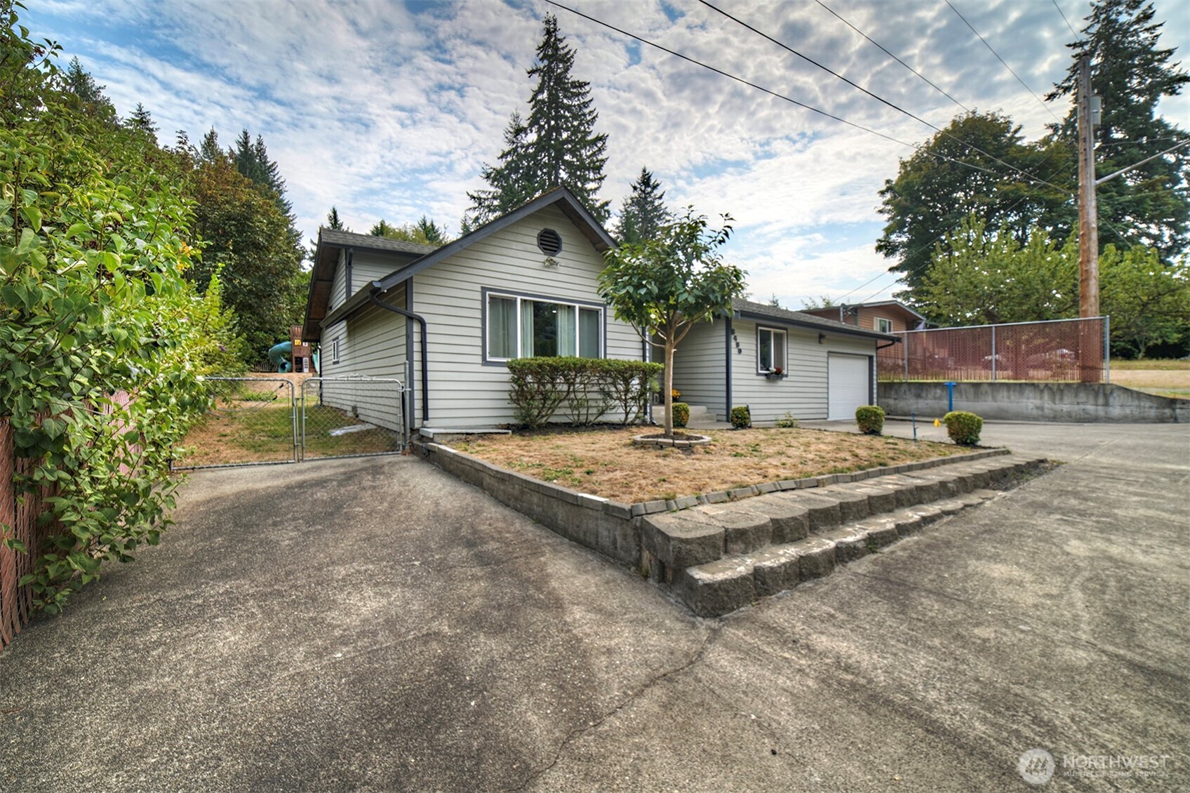 6490 Graceland Avenue NE