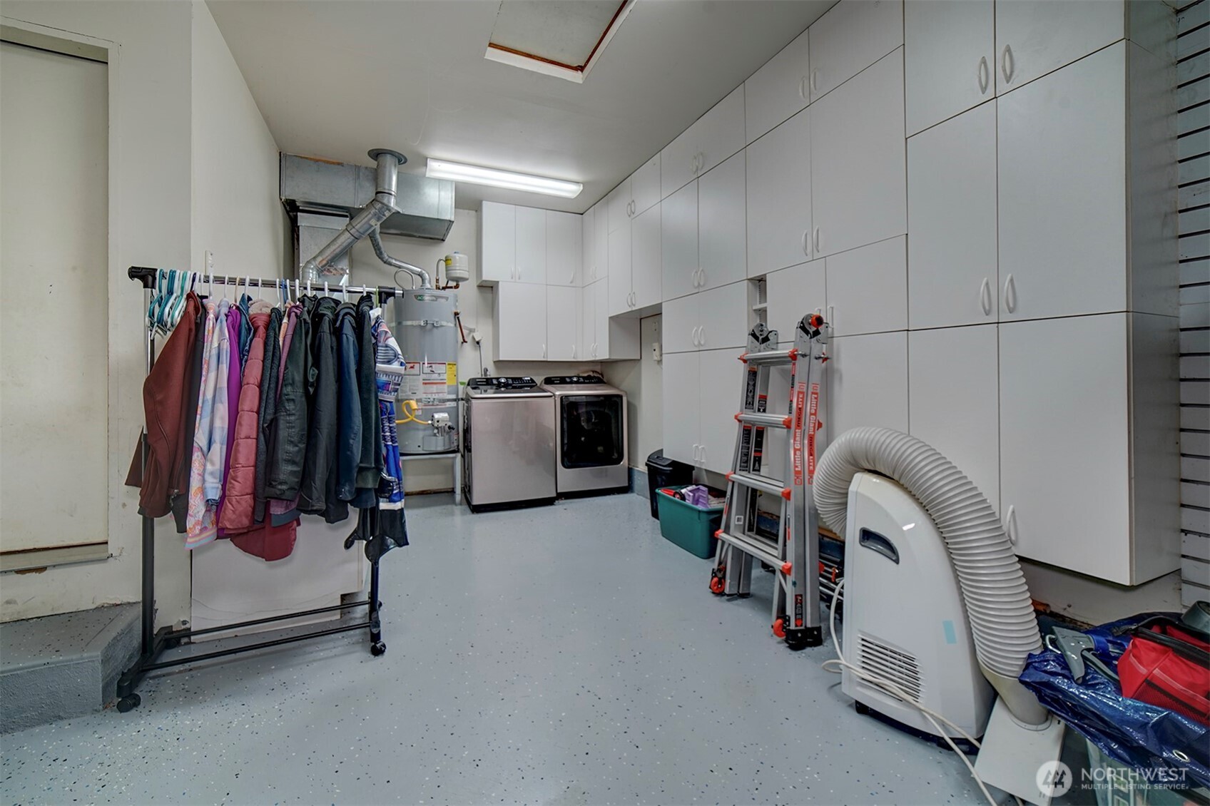 6490 Graceland Avenue NE