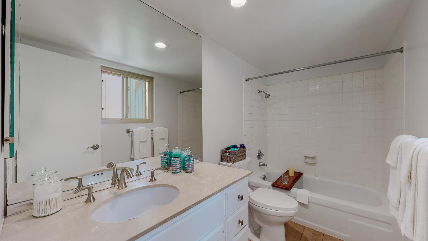 22 Tollridge CT