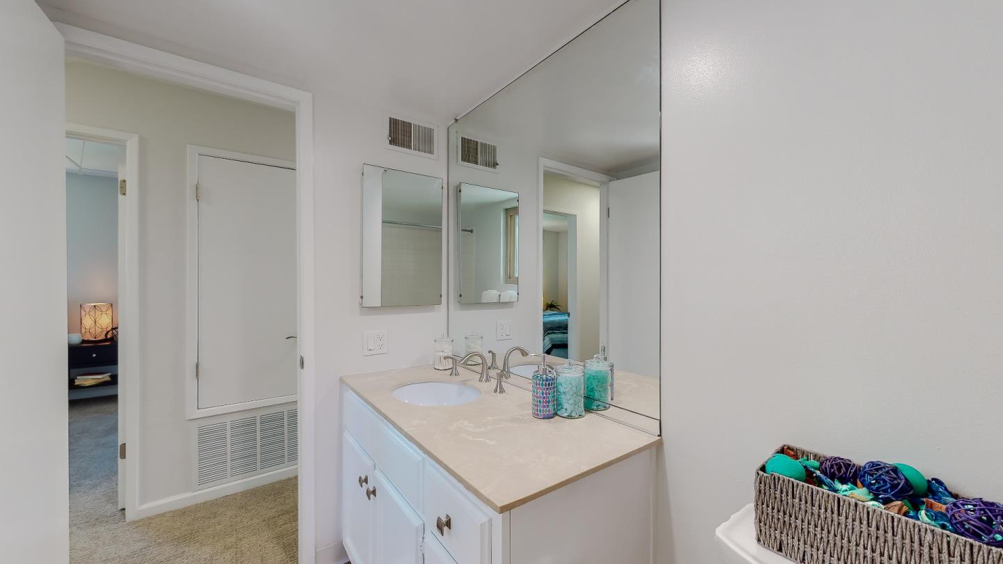 22 Tollridge CT
