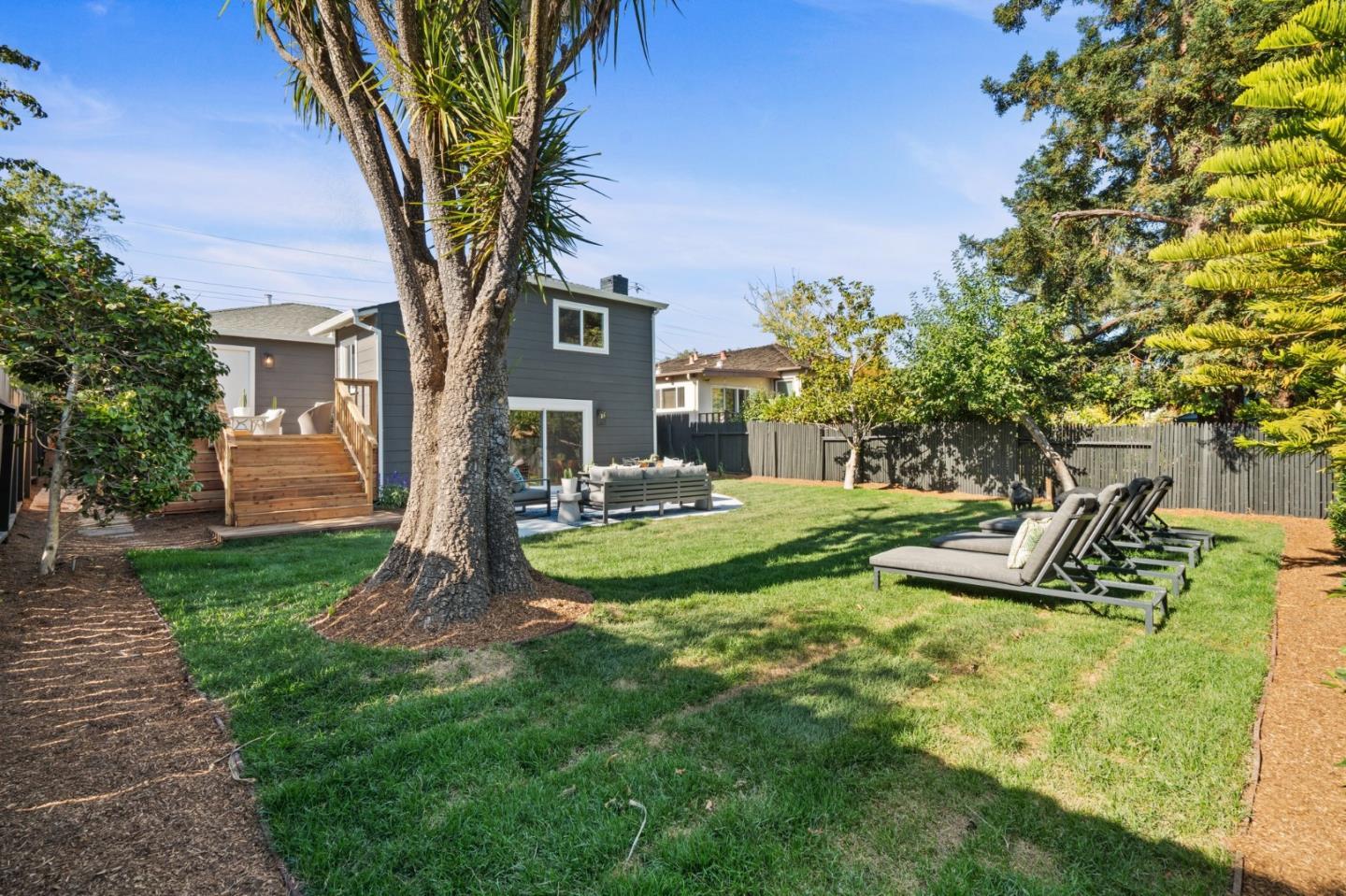 253 Edgehill DR