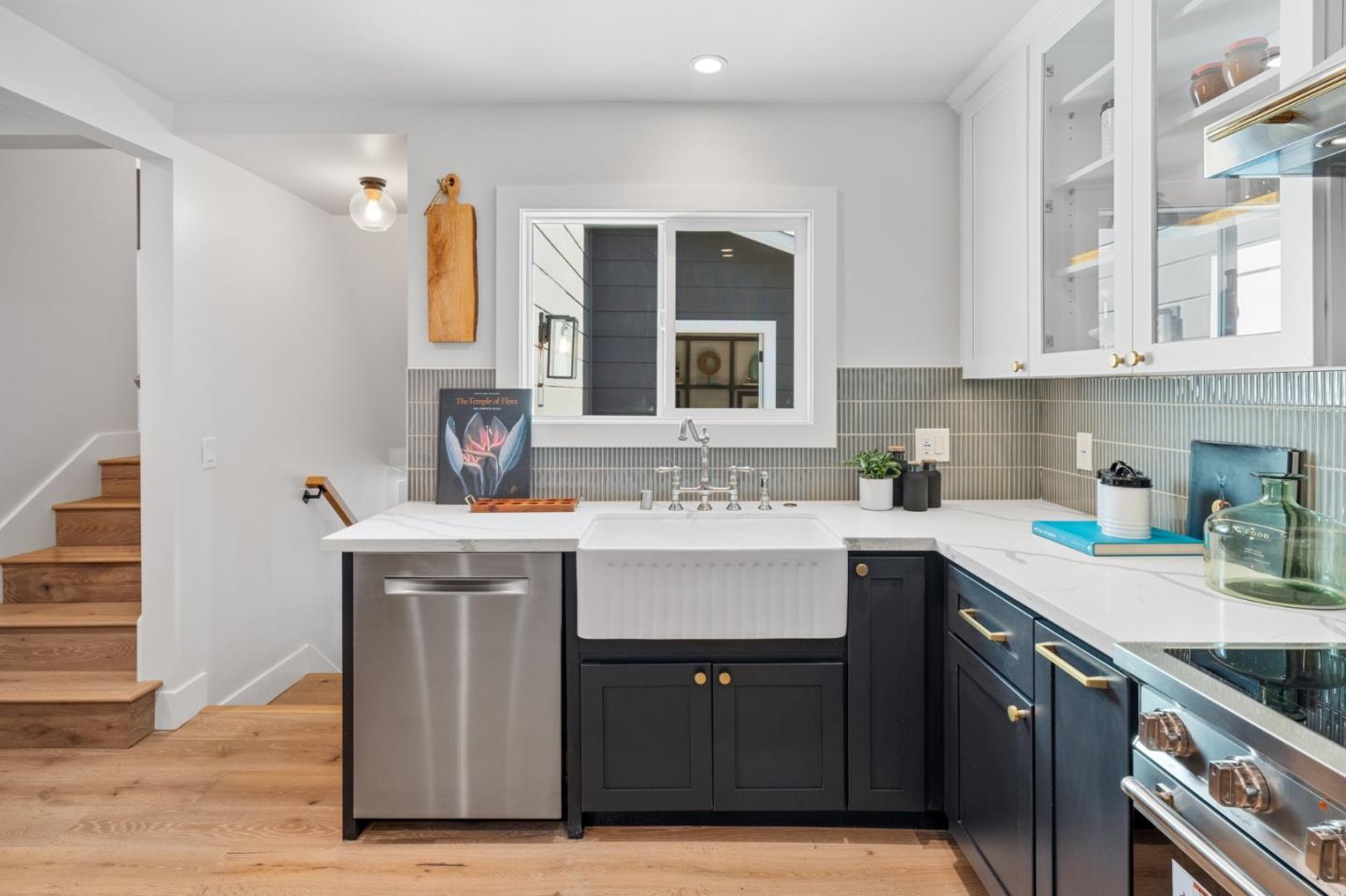 253 Edgehill DR