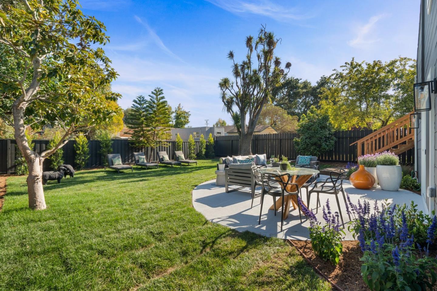 253 Edgehill DR