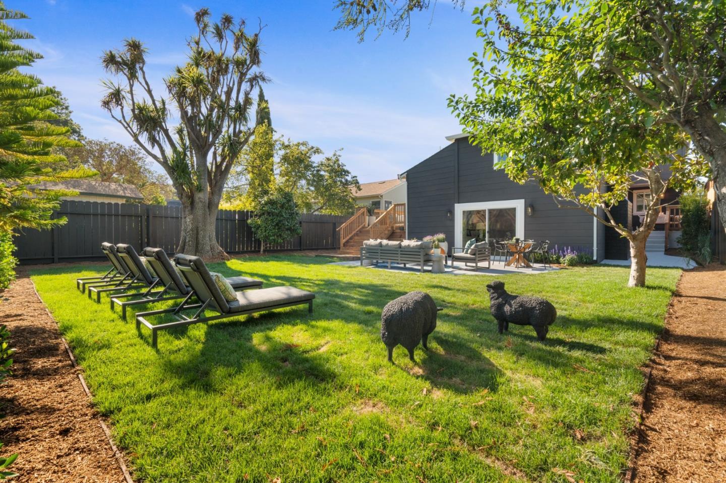 253 Edgehill DR