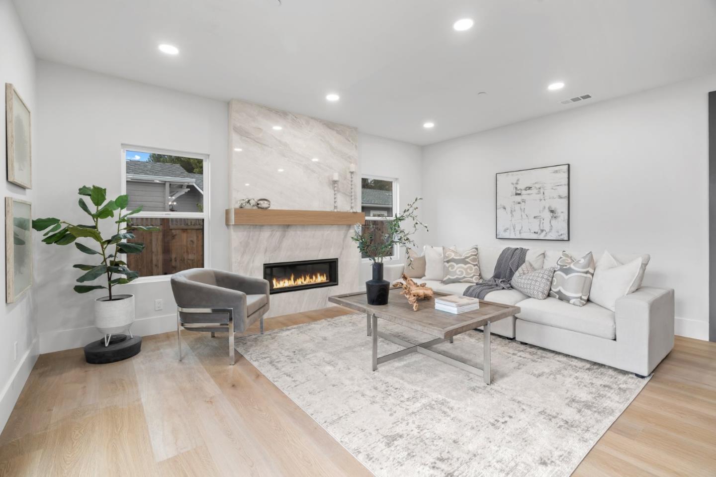 1030 Iris ST