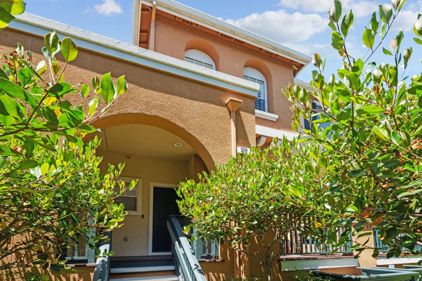 308 Louis LN