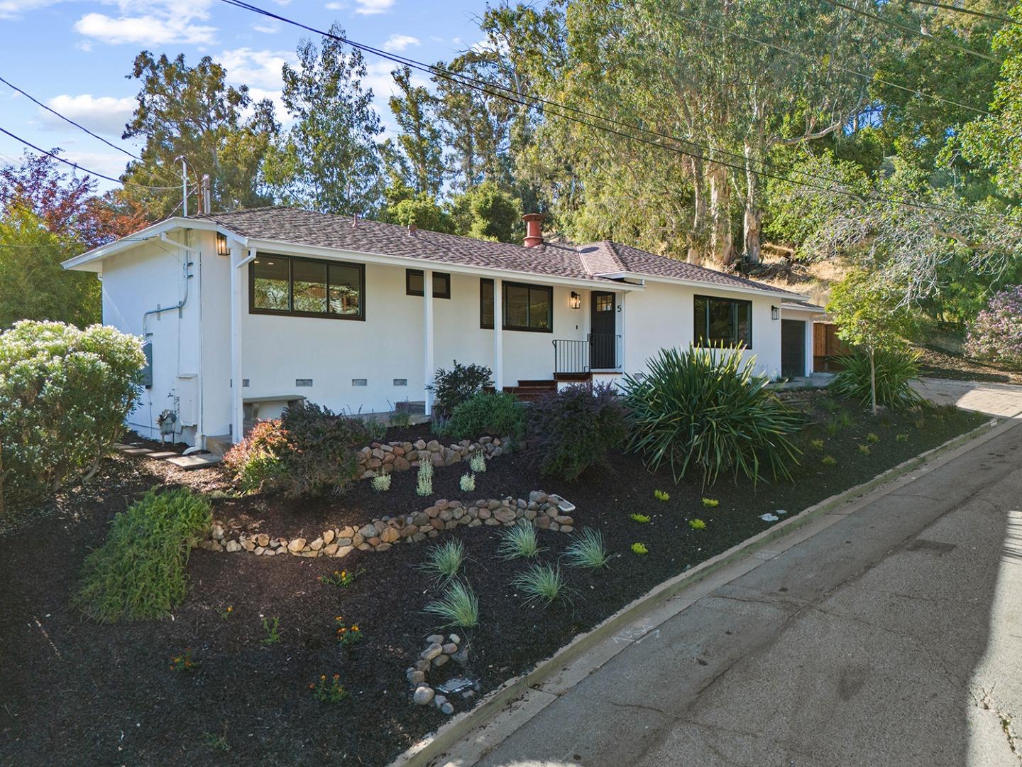 5 Spring Valley WAY