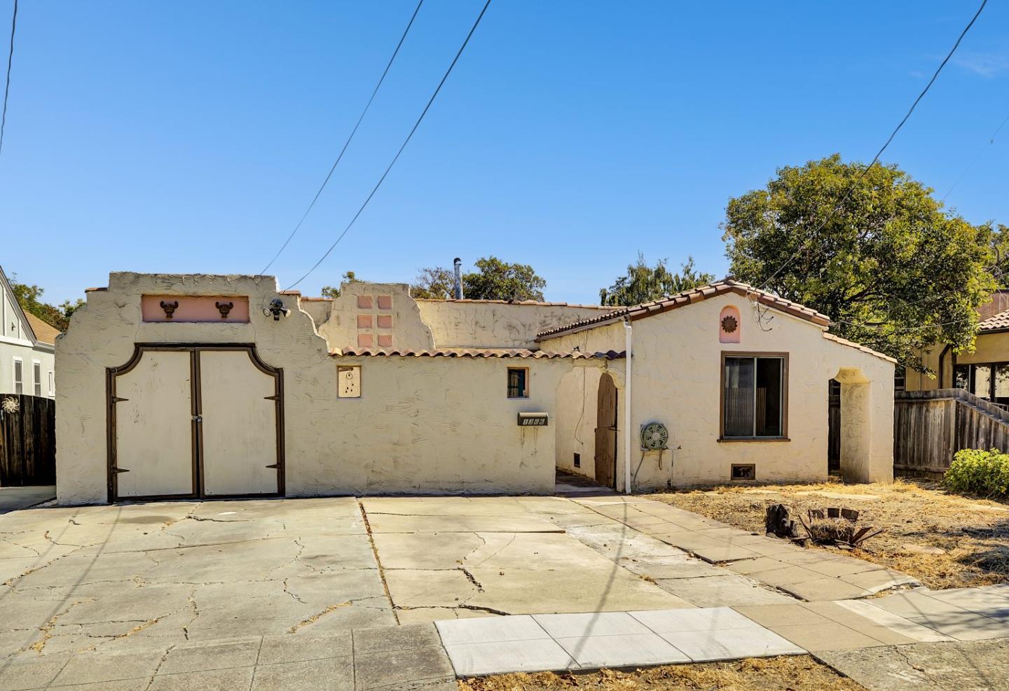 1366 Curtiss AVE