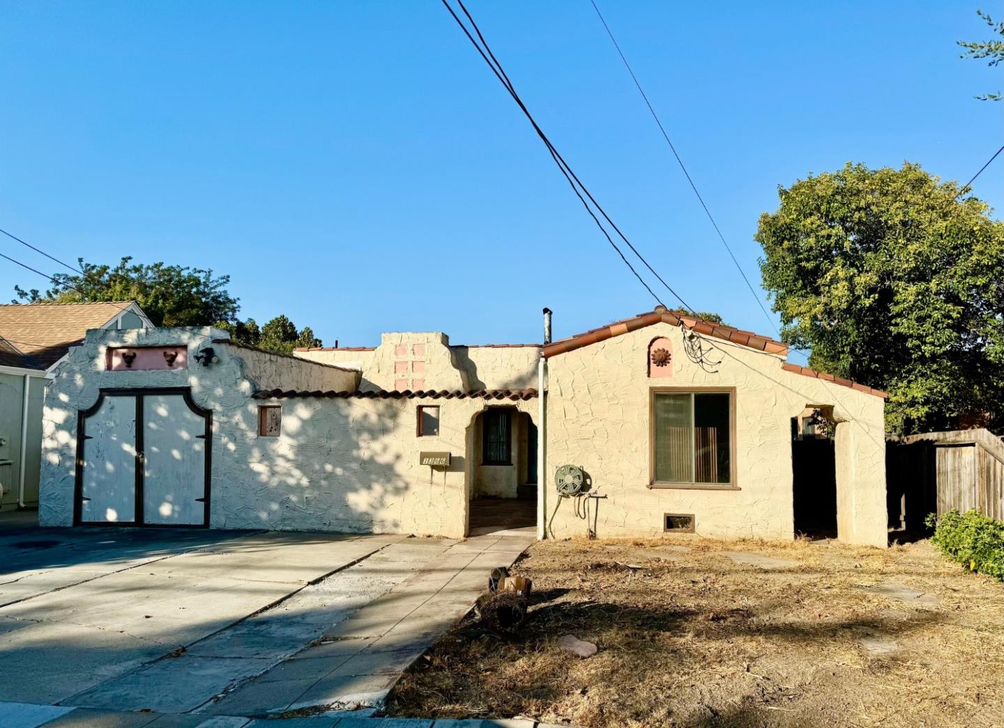 1366 Curtiss AVE
