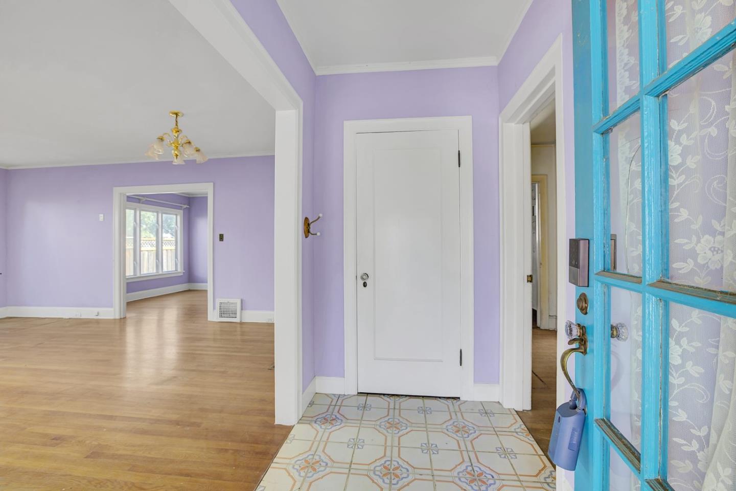 1366 Curtiss AVE