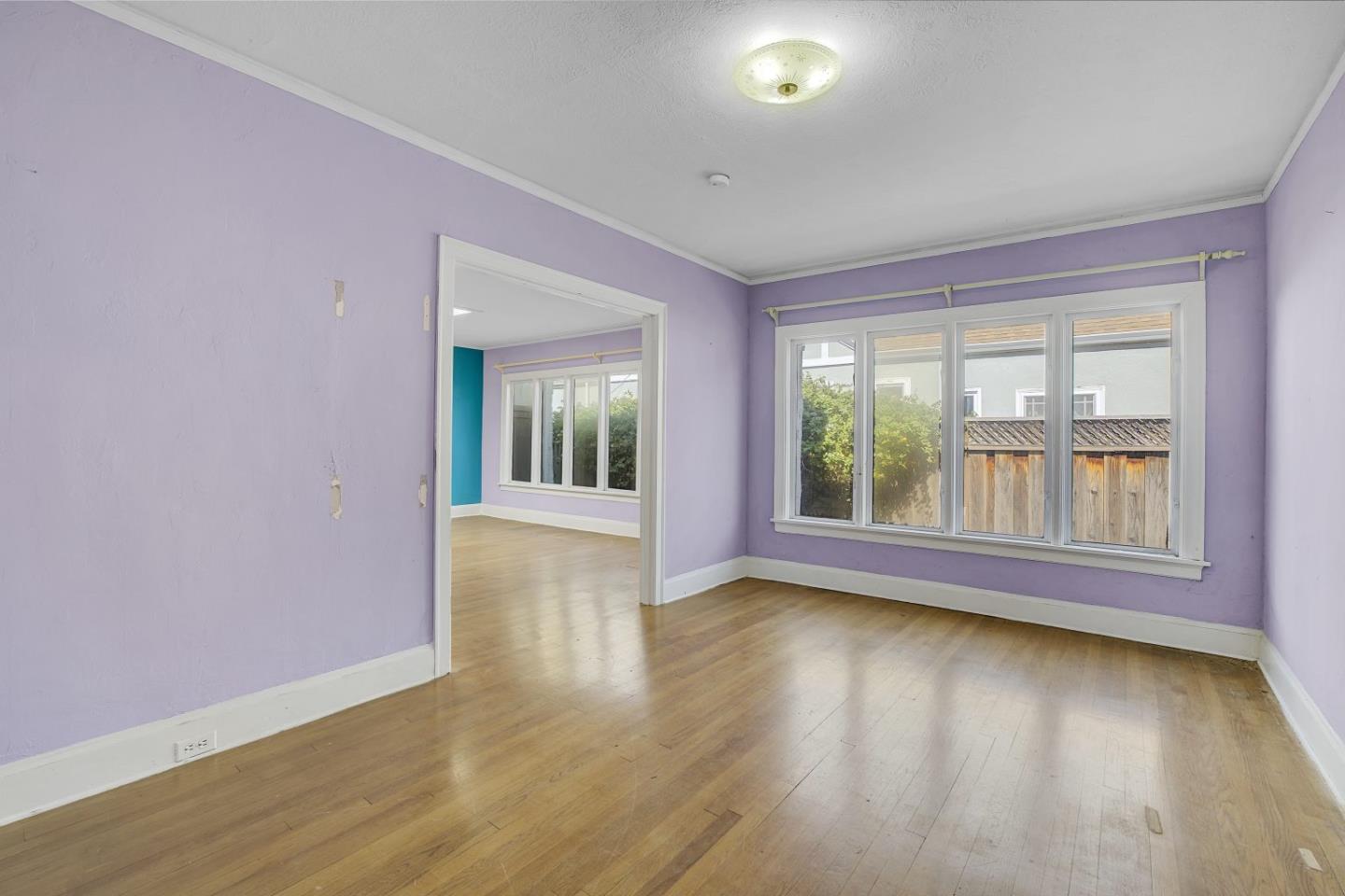 1366 Curtiss AVE