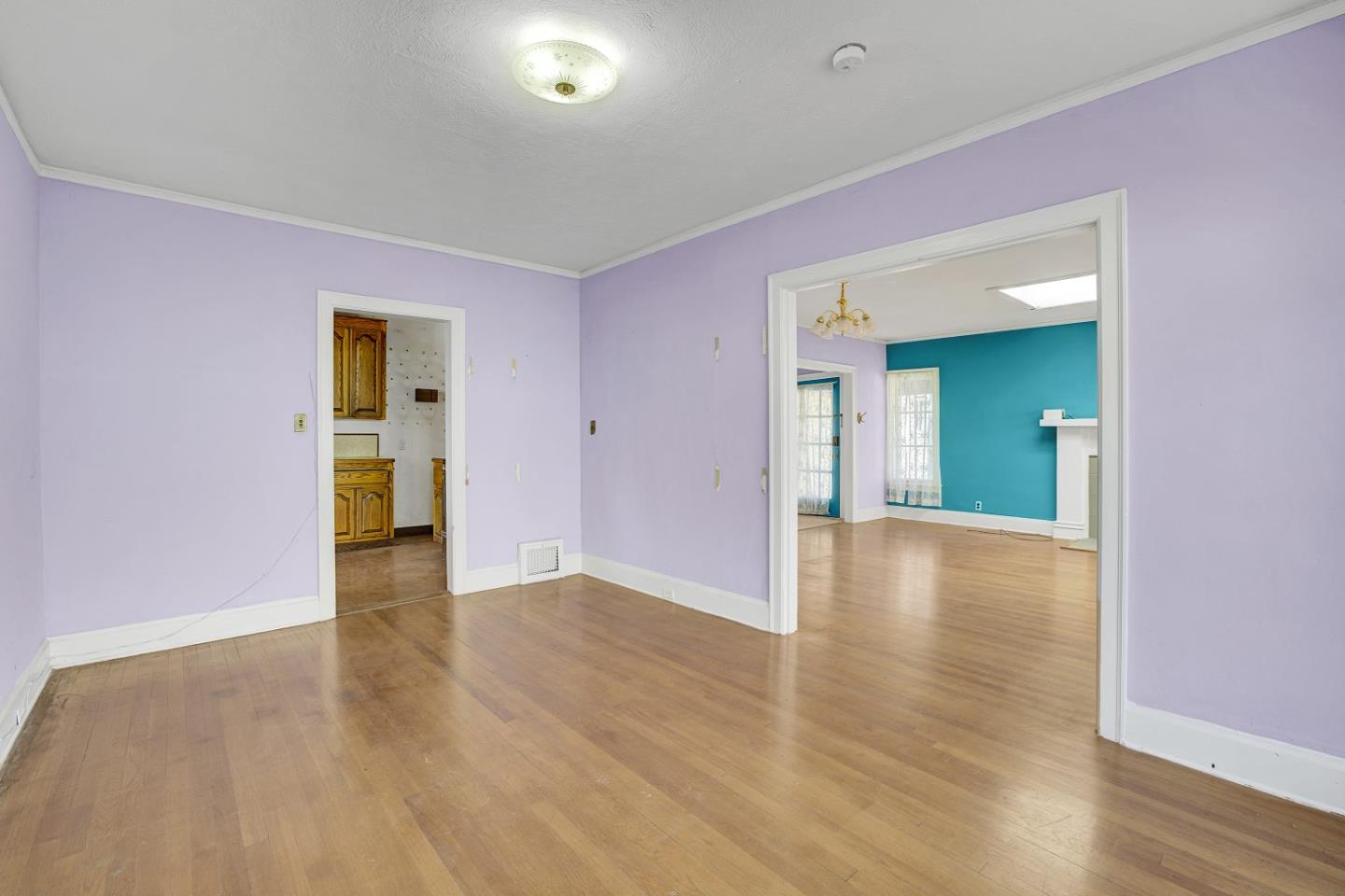 1366 Curtiss AVE