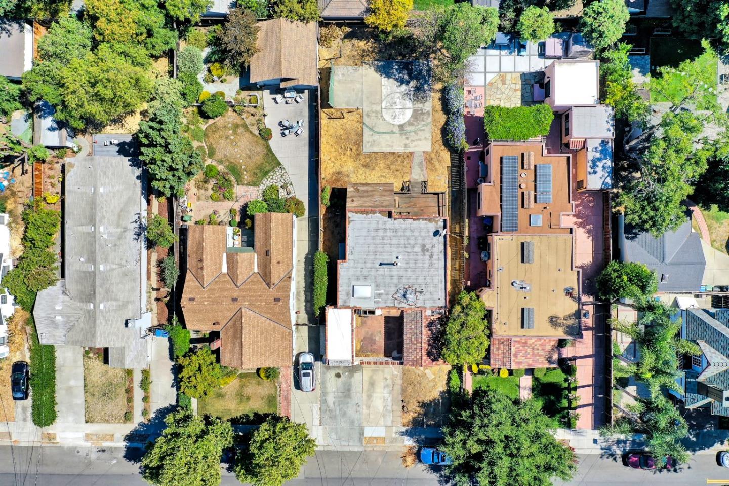 1366 Curtiss AVE