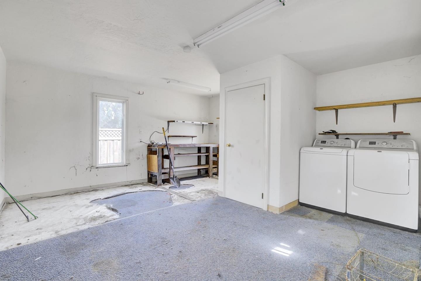 1366 Curtiss AVE