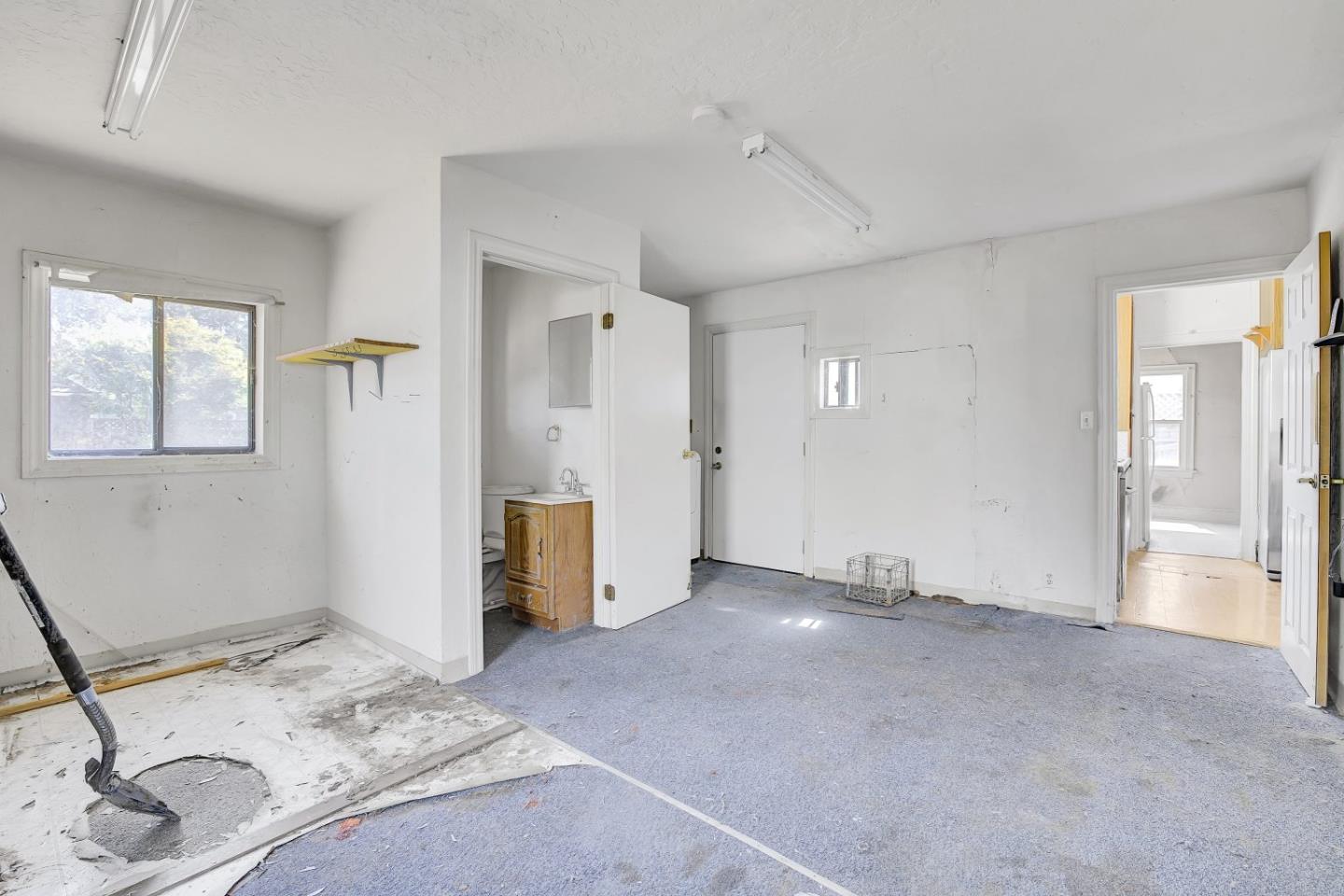 1366 Curtiss AVE