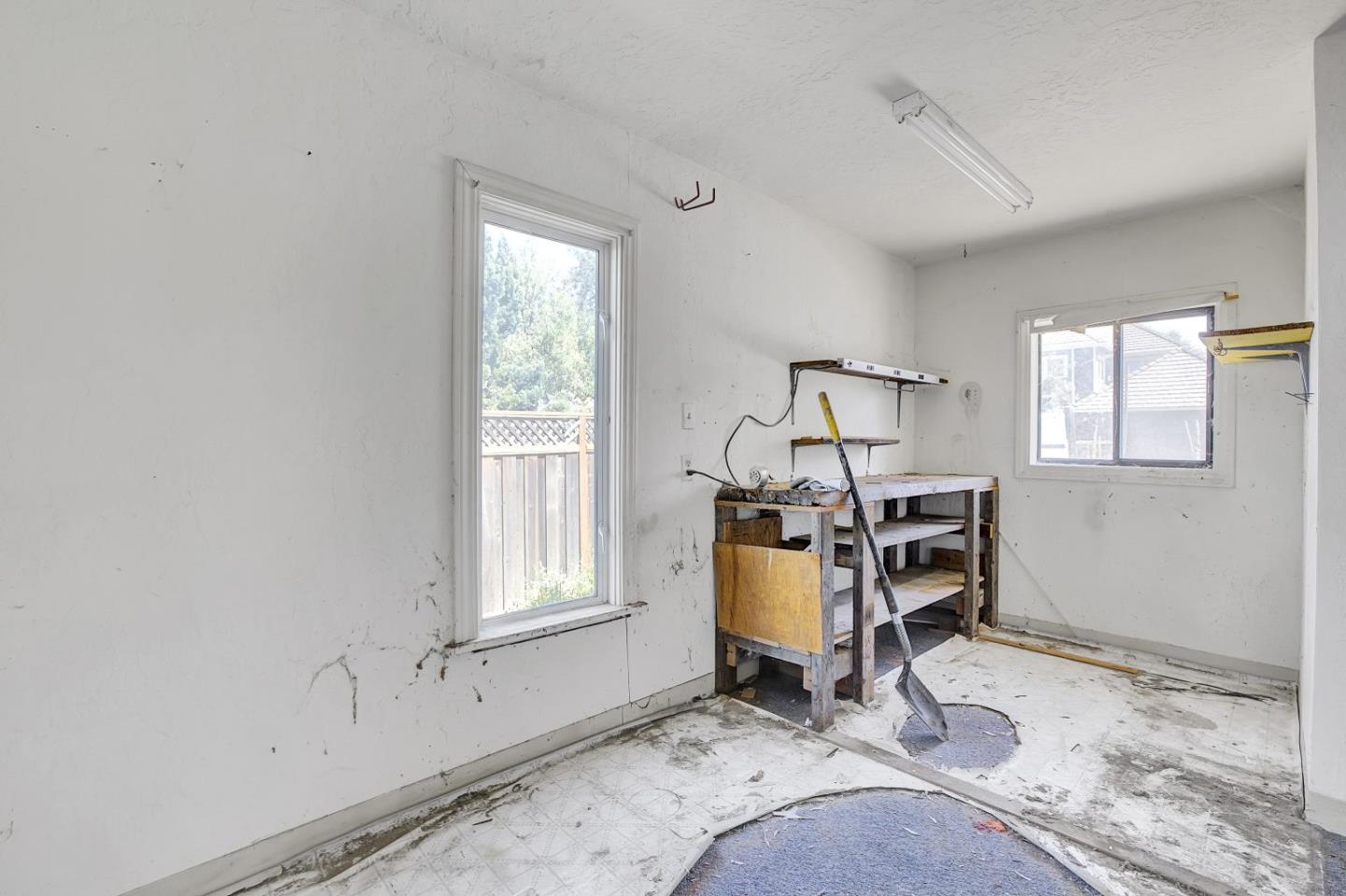 1366 Curtiss AVE