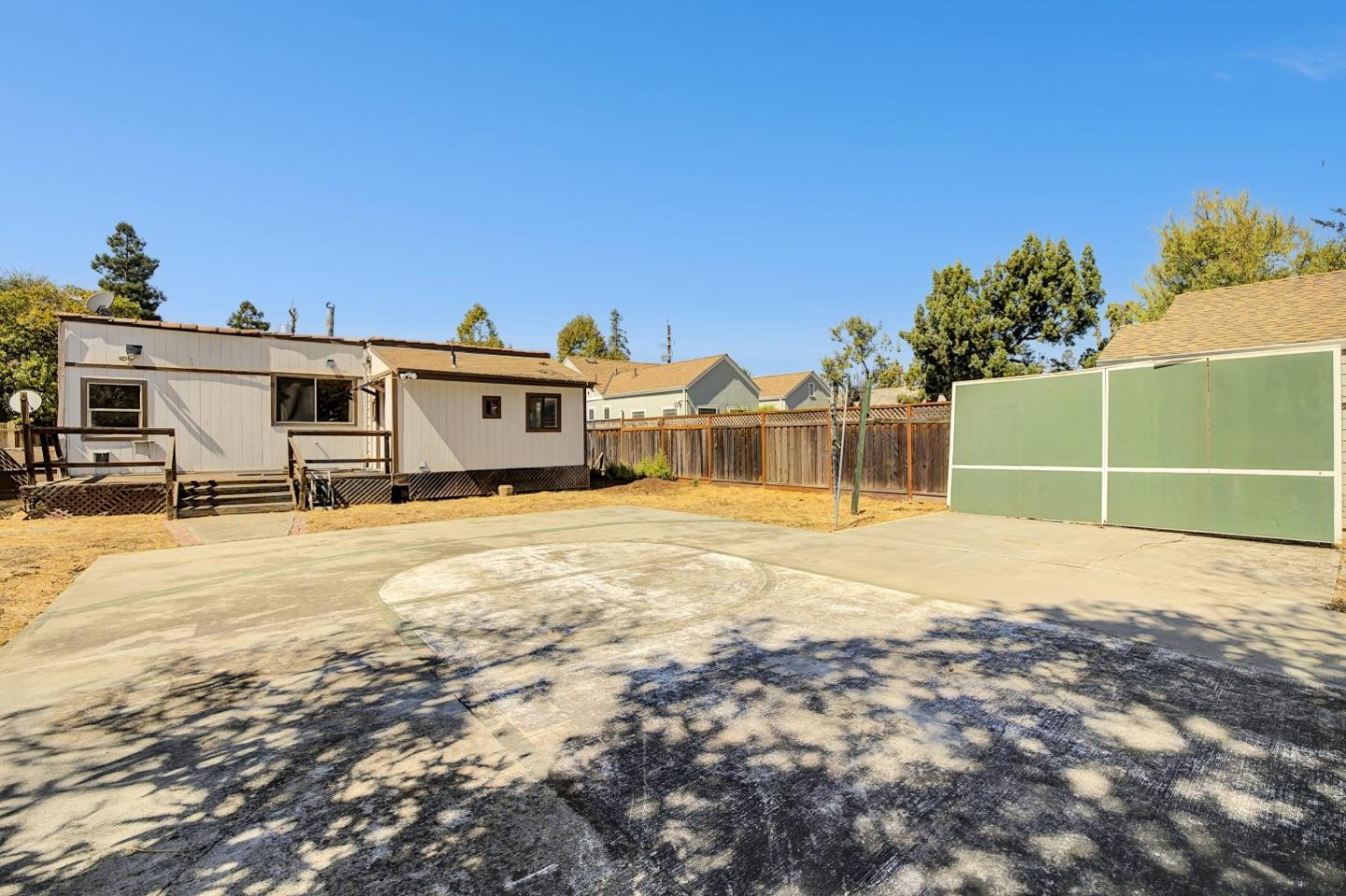 1366 Curtiss AVE