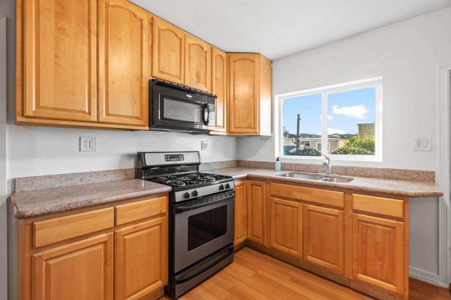 72 Scotia AVE