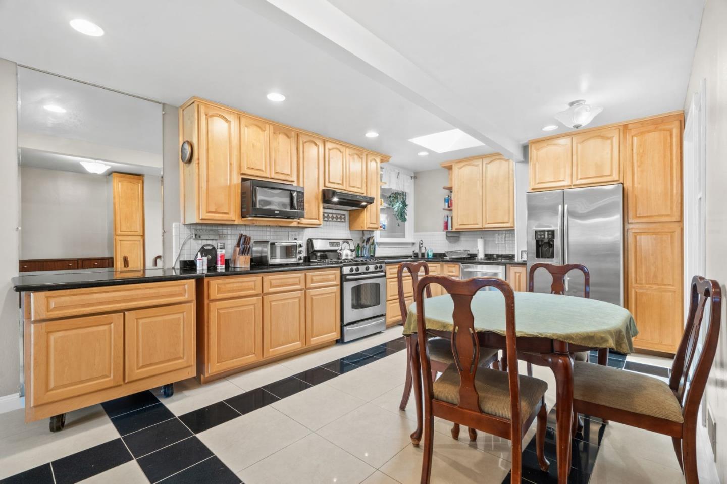 72 Scotia AVE