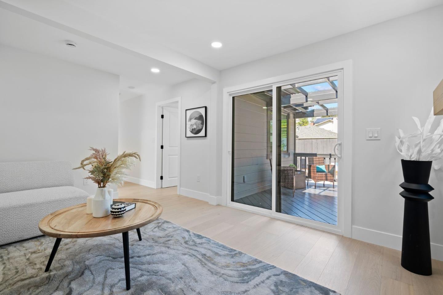 727 Crompton RD