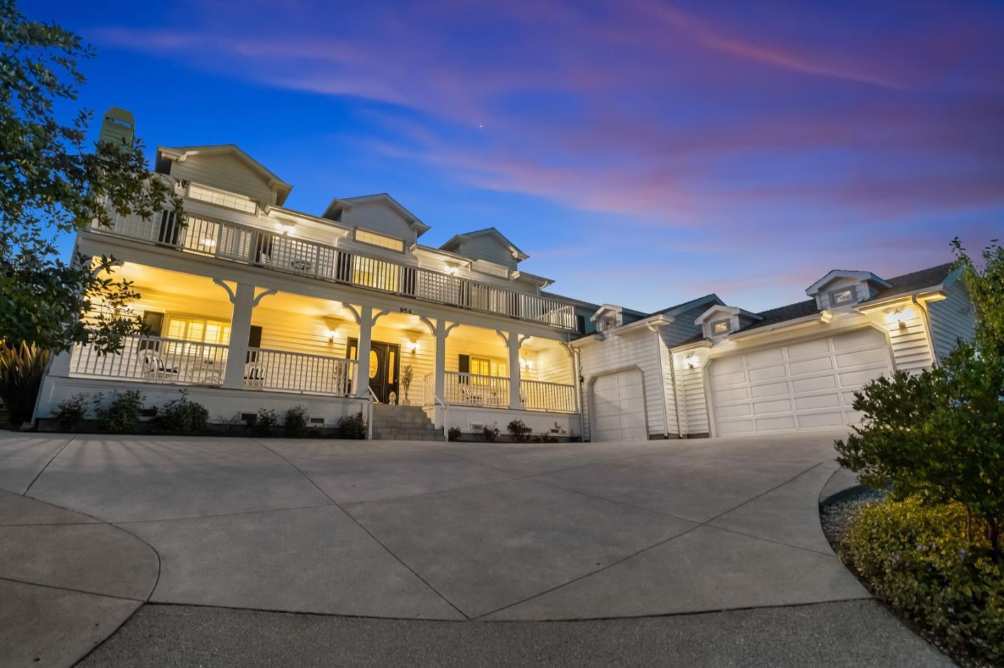 954 Lakeview WAY