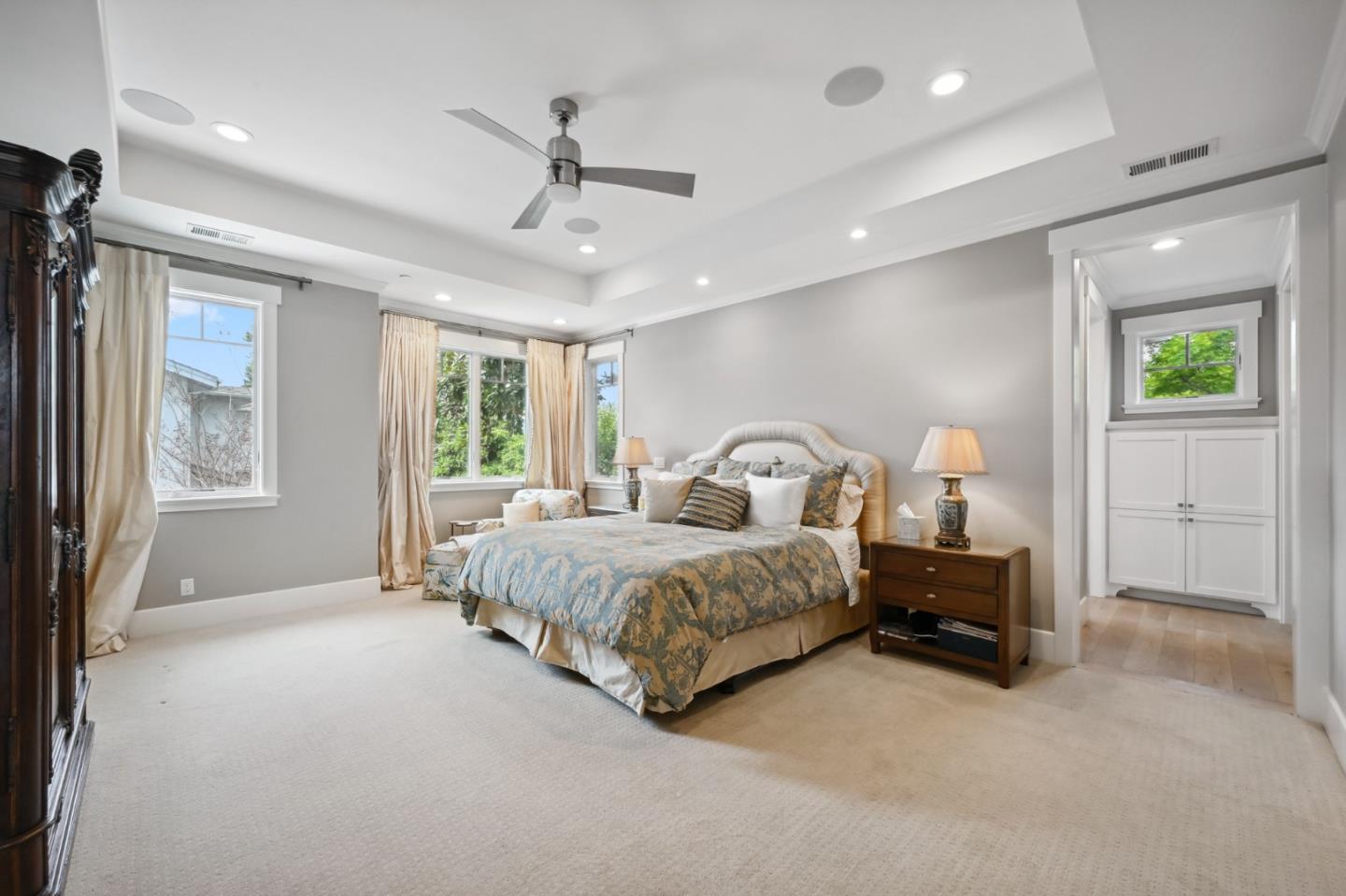 318 W Oakwood BLVD