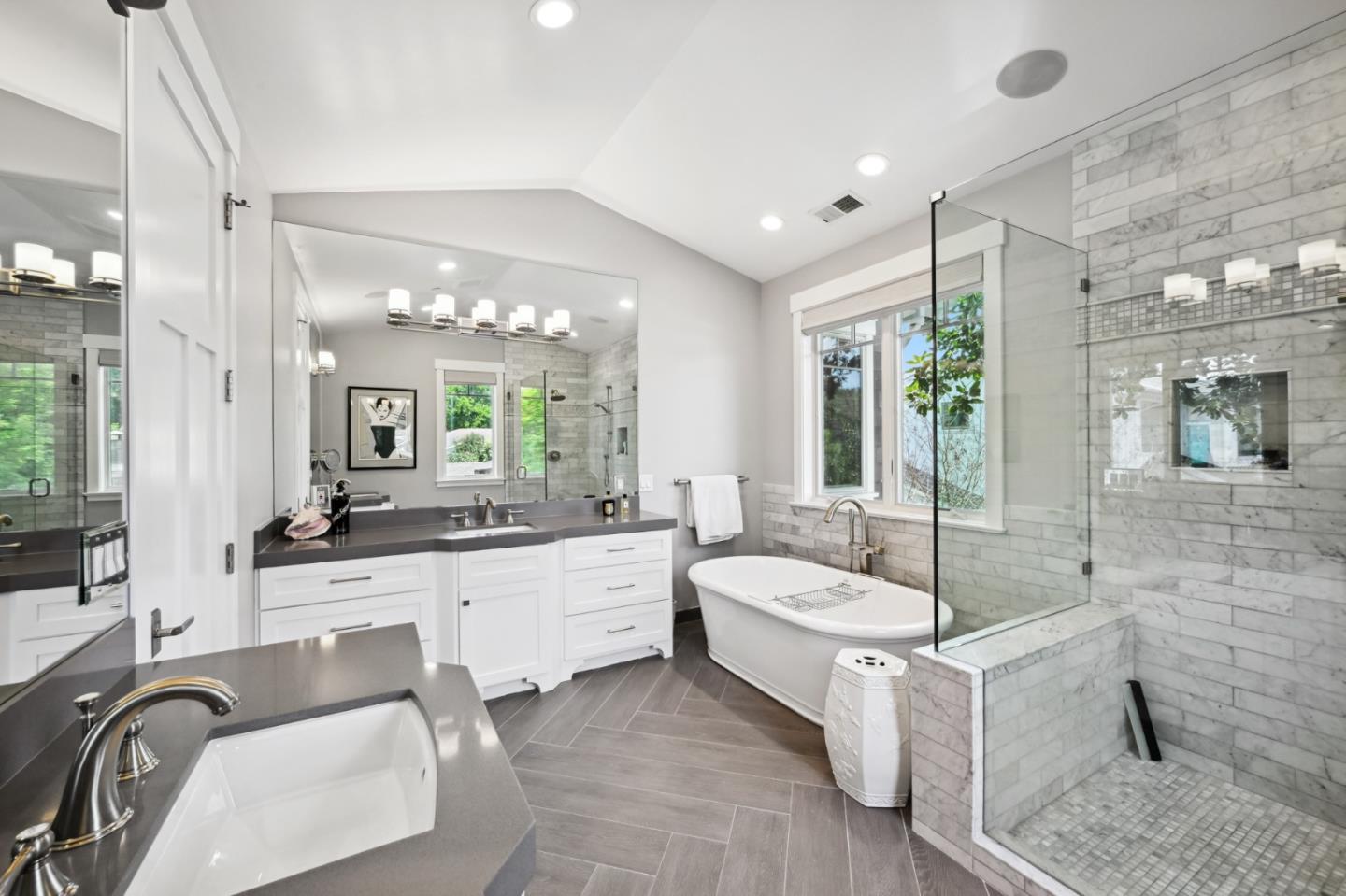 318 W Oakwood BLVD