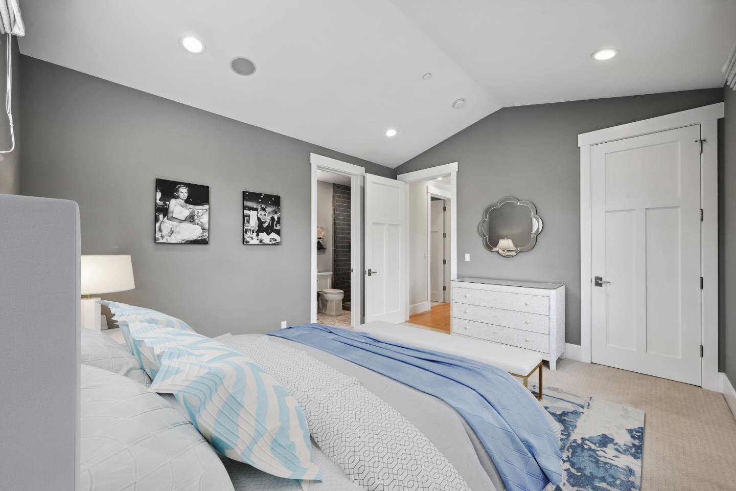 318 W Oakwood BLVD