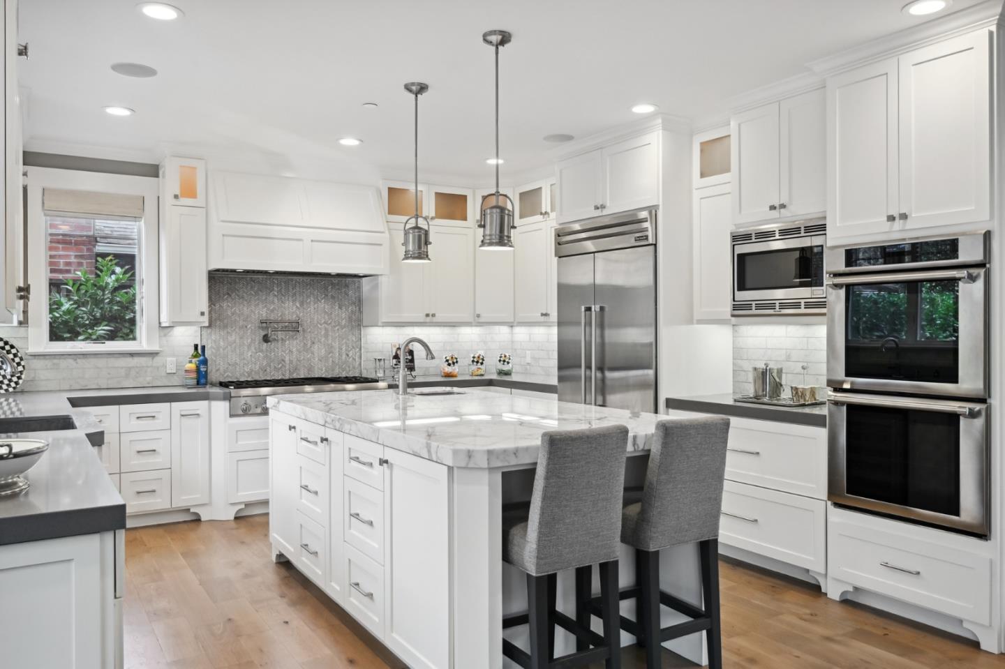 318 W Oakwood BLVD