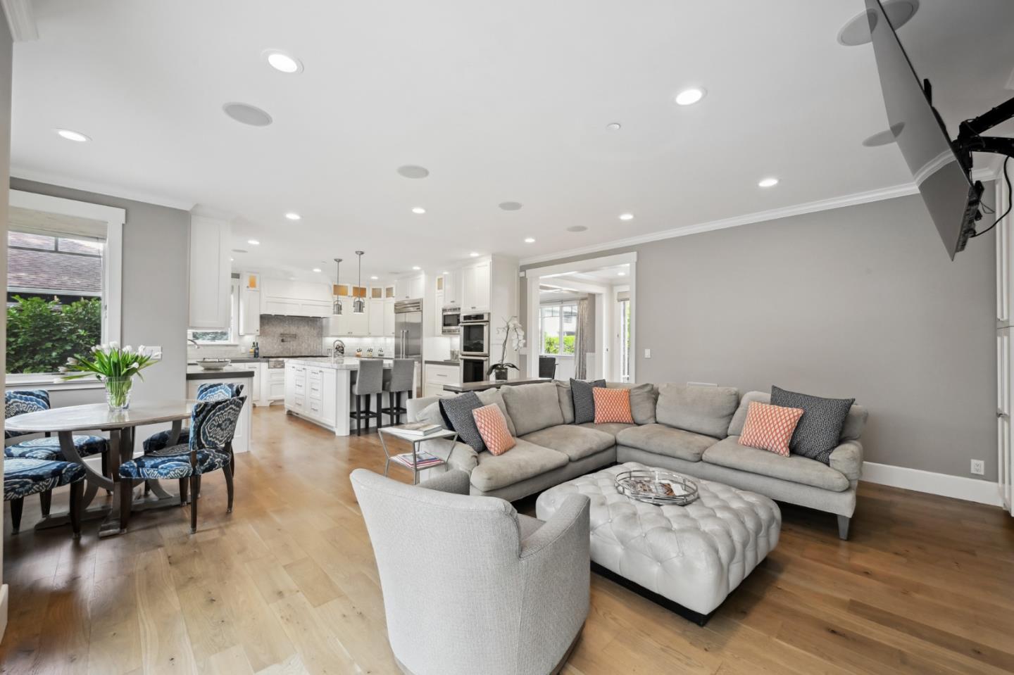 318 W Oakwood BLVD