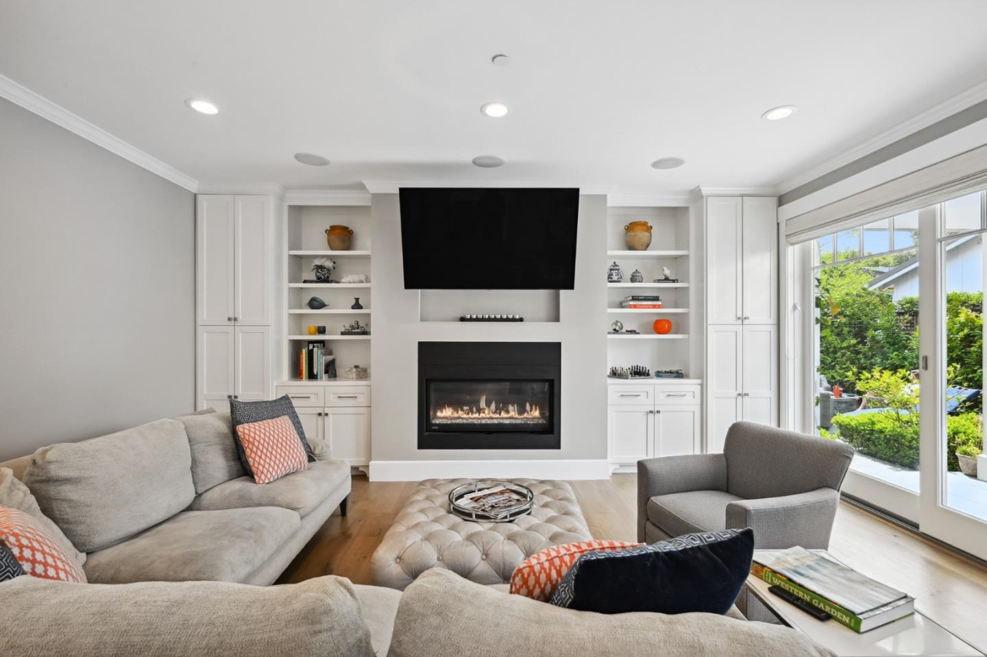 318 W Oakwood BLVD
