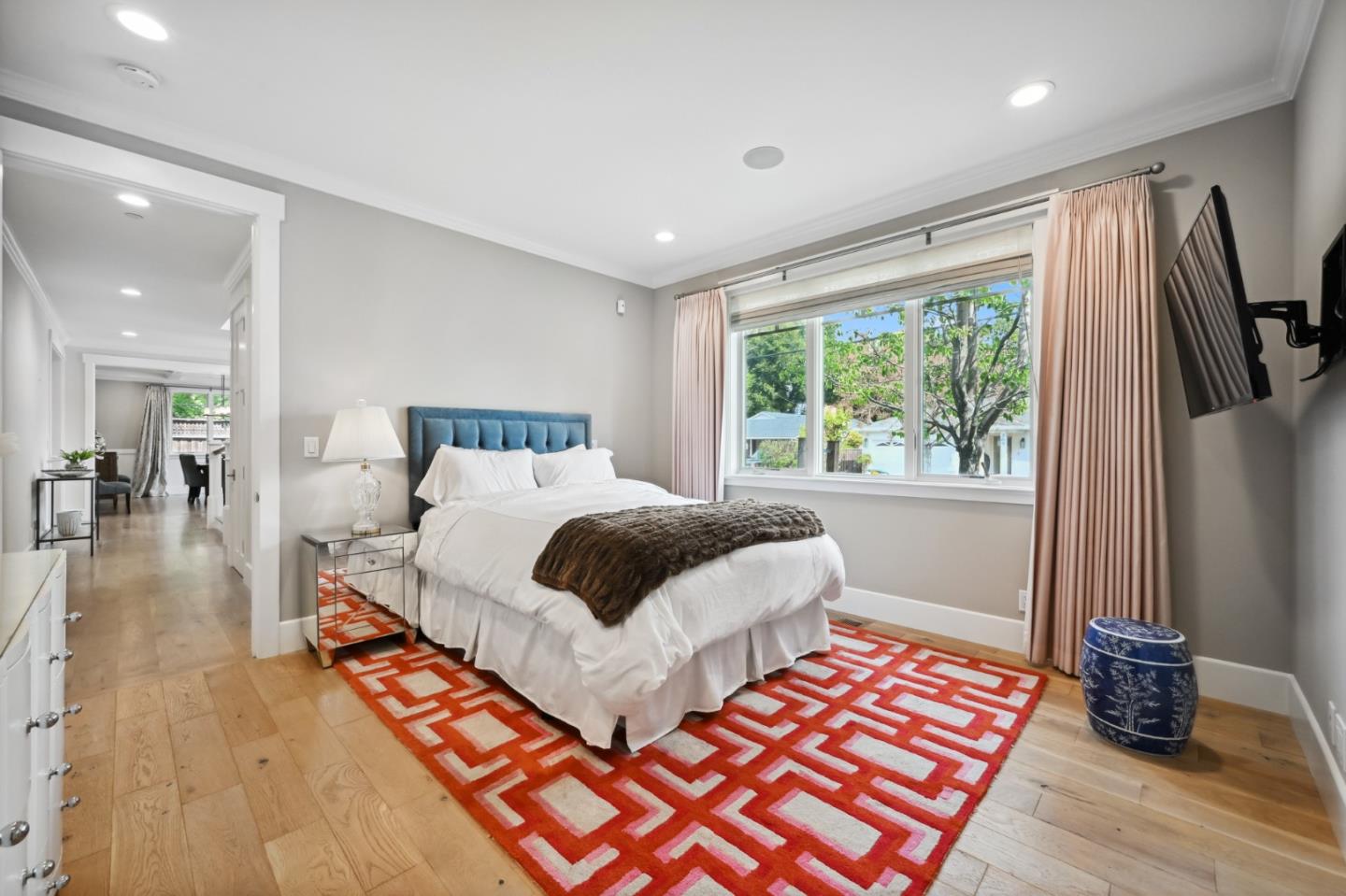 318 W Oakwood BLVD