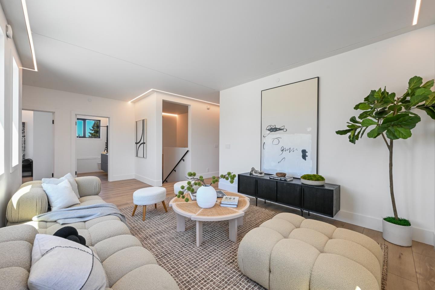 2725 Los Altos Drive