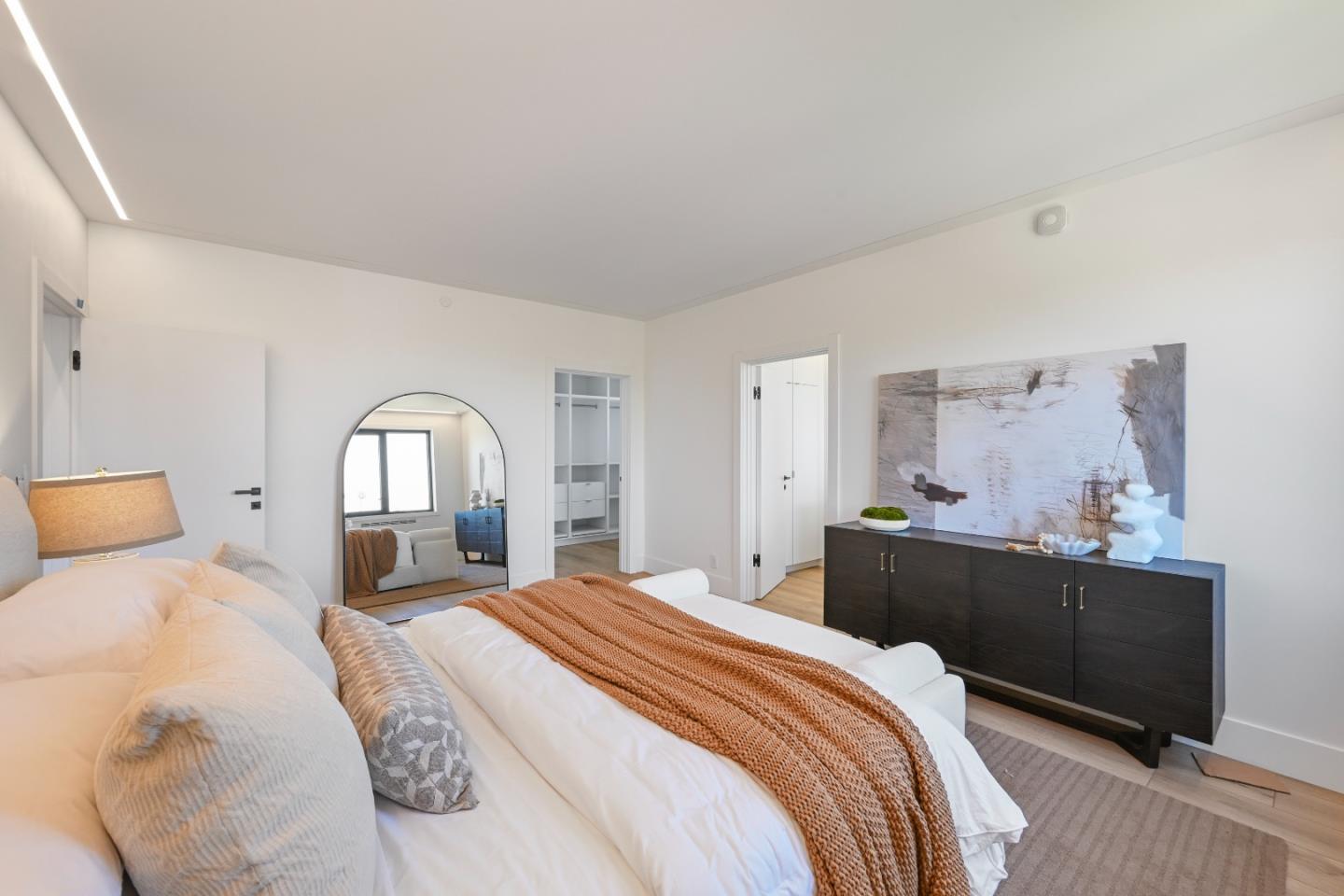2725 Los Altos Drive