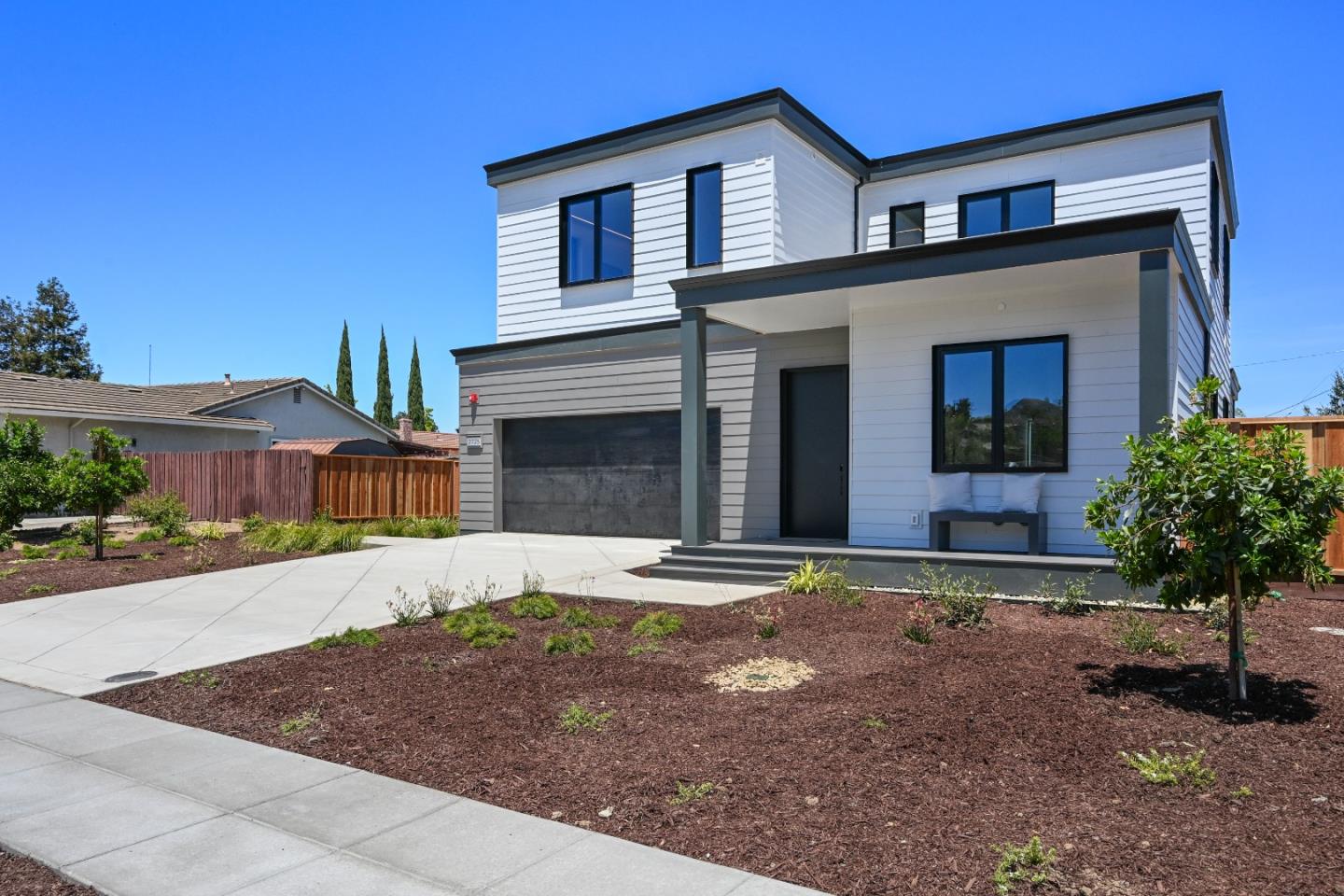 2725 Los Altos Drive