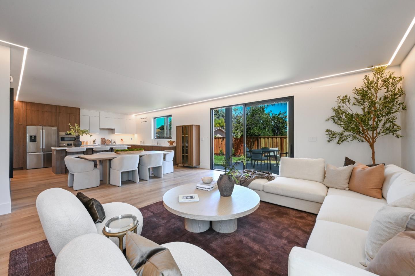2725 Los Altos Drive
