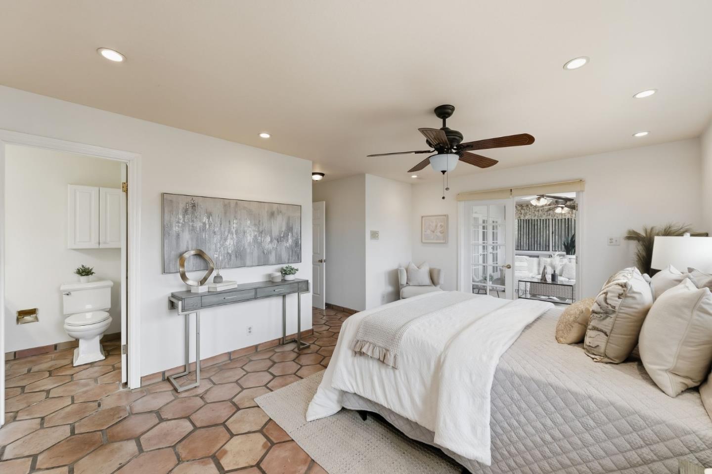629 California Way